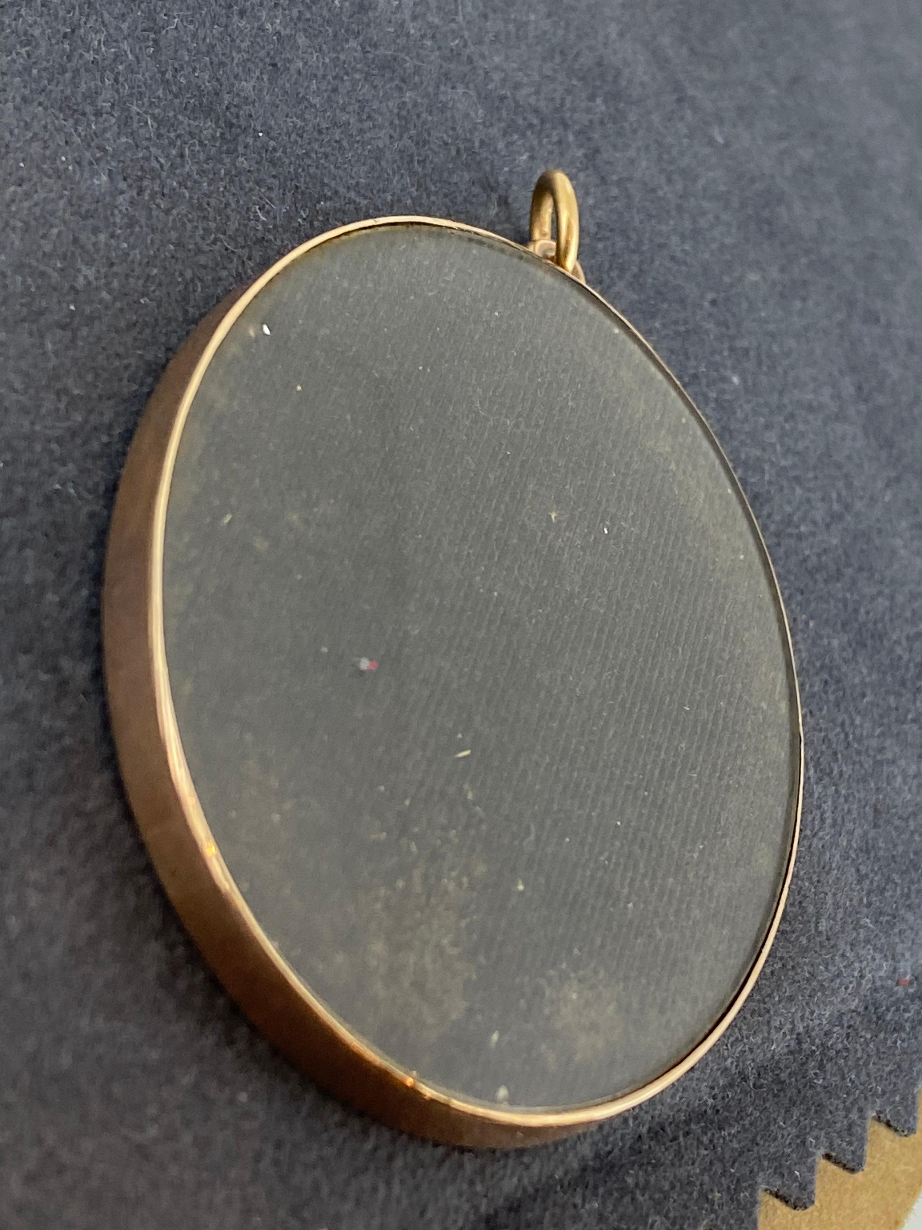 Antico ciondolo in miniatura in oro rosa 12ct del XVIII secolo, raffigurante la Madonna in blu. In condizioni ottime in vendita a MELBOURNE, AU