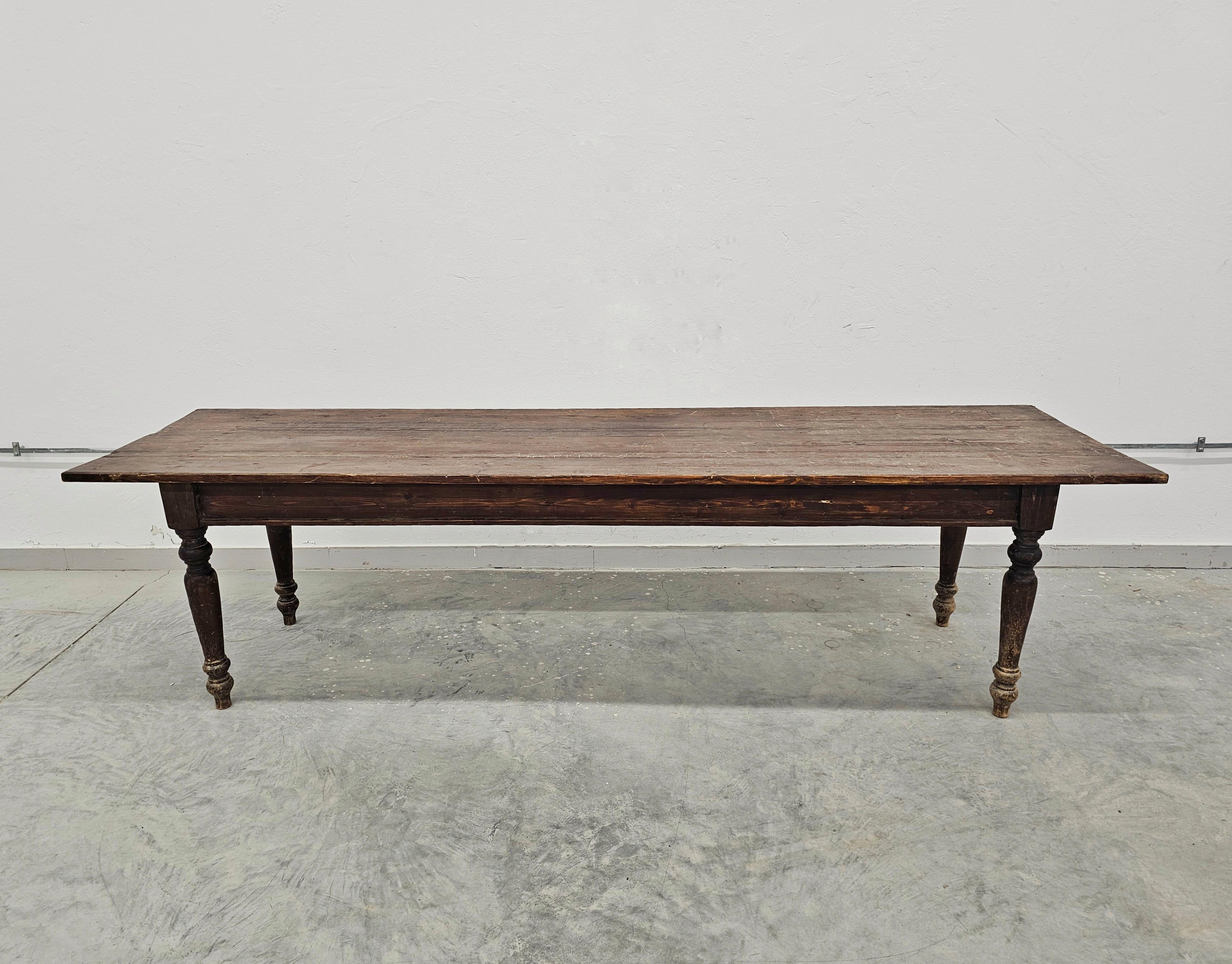 Vittoriano Antico tavolo da fattoria vittoriano XXL con ricca patina, in legno di pino, Inghilterra, anni 1850 in vendita