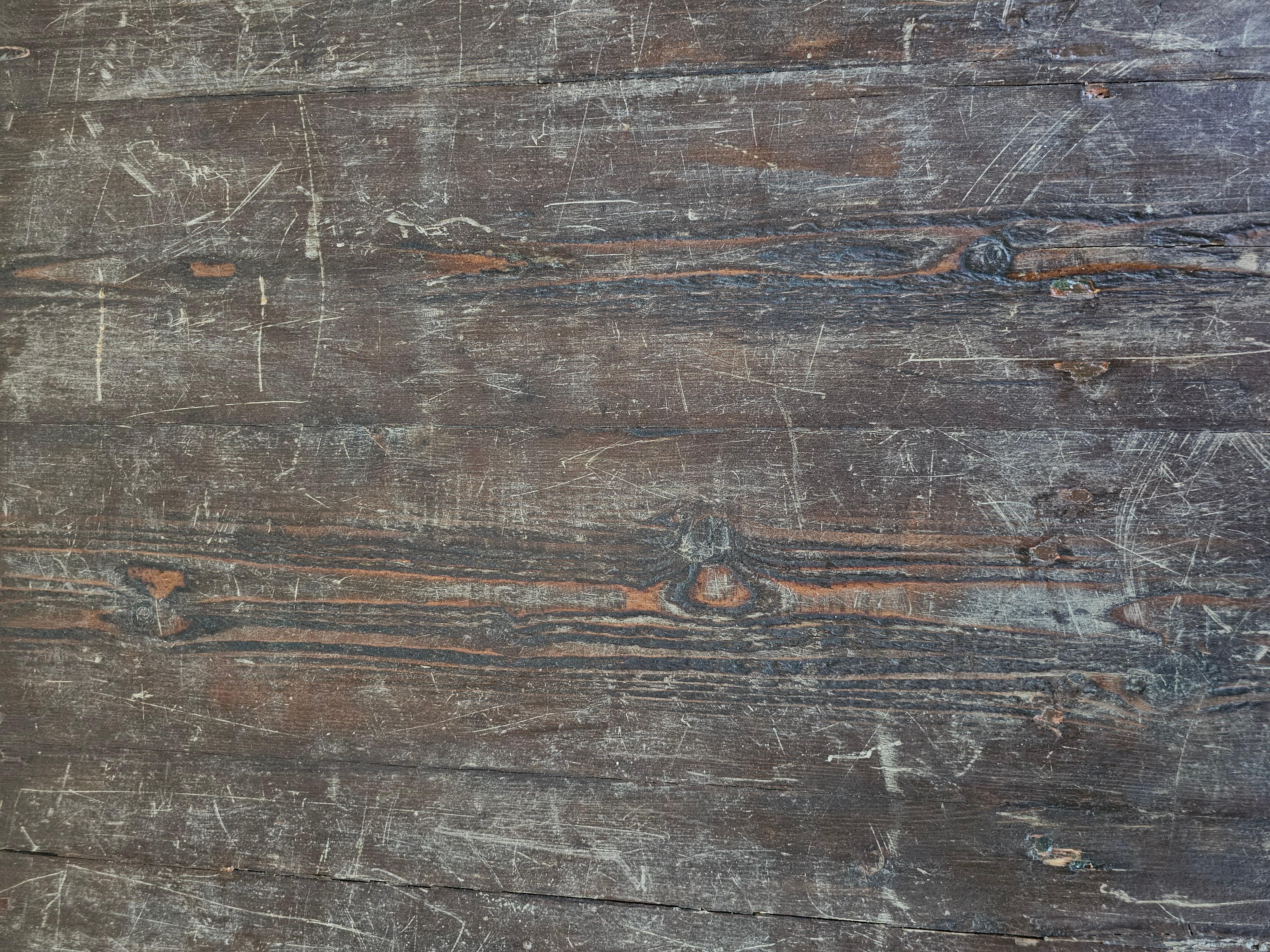 Antico tavolo da fattoria vittoriano XXL con ricca patina, in legno di pino, Inghilterra, anni 1850 In condizioni buone in vendita a Beograd, RS