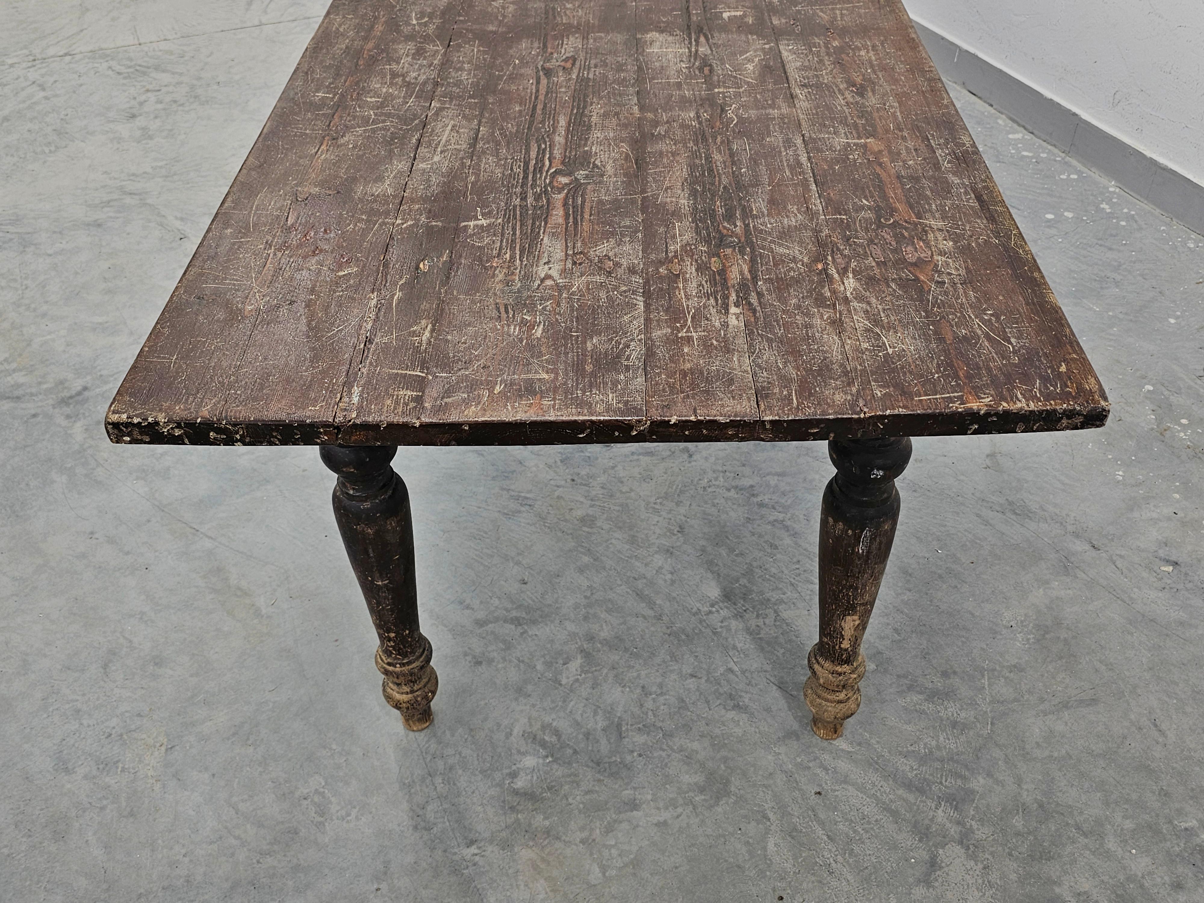 Antico tavolo da fattoria vittoriano XXL con ricca patina, in legno di pino, Inghilterra, anni 1850 in vendita 1