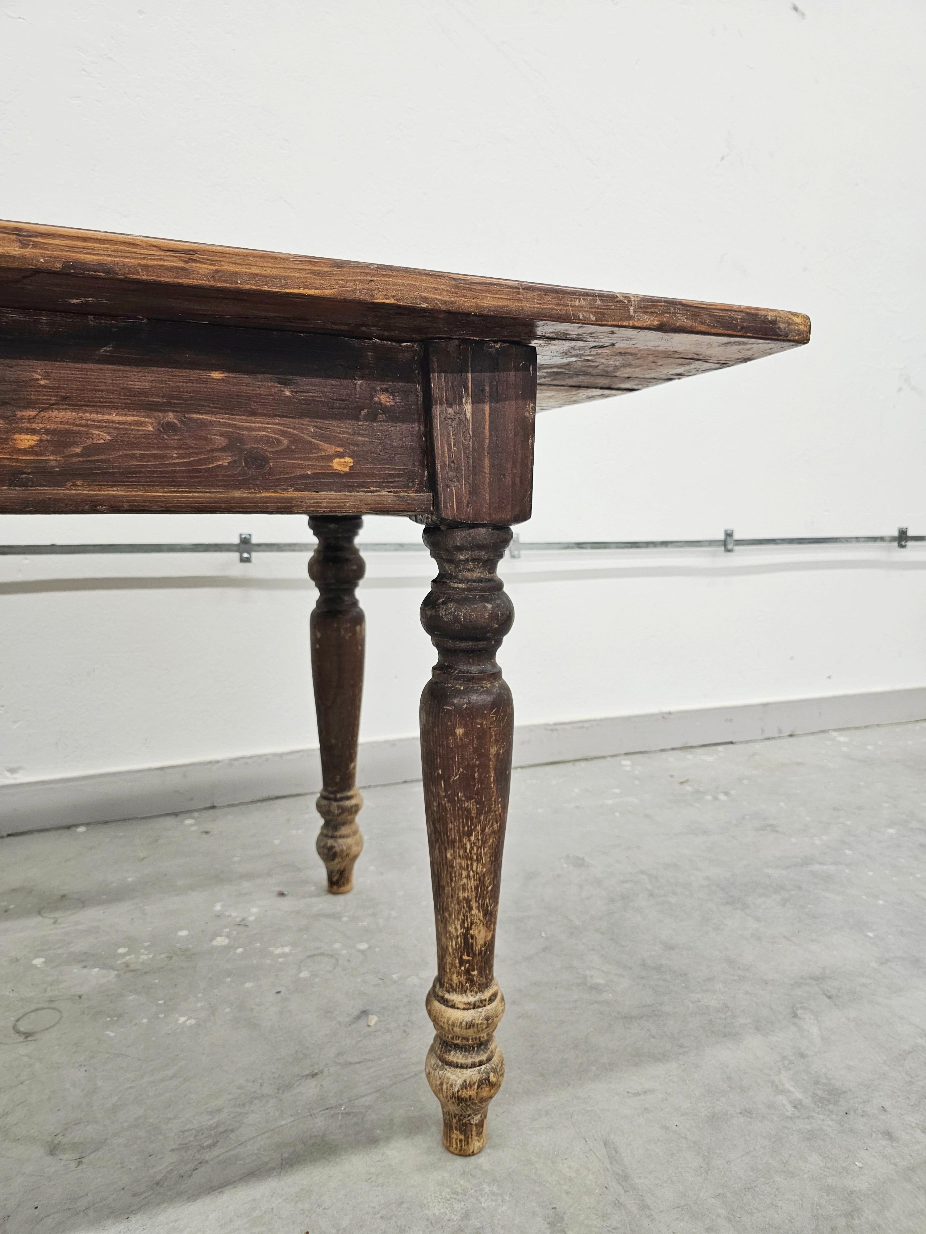 Antico tavolo da fattoria vittoriano XXL con ricca patina, in legno di pino, Inghilterra, anni 1850 in vendita 2