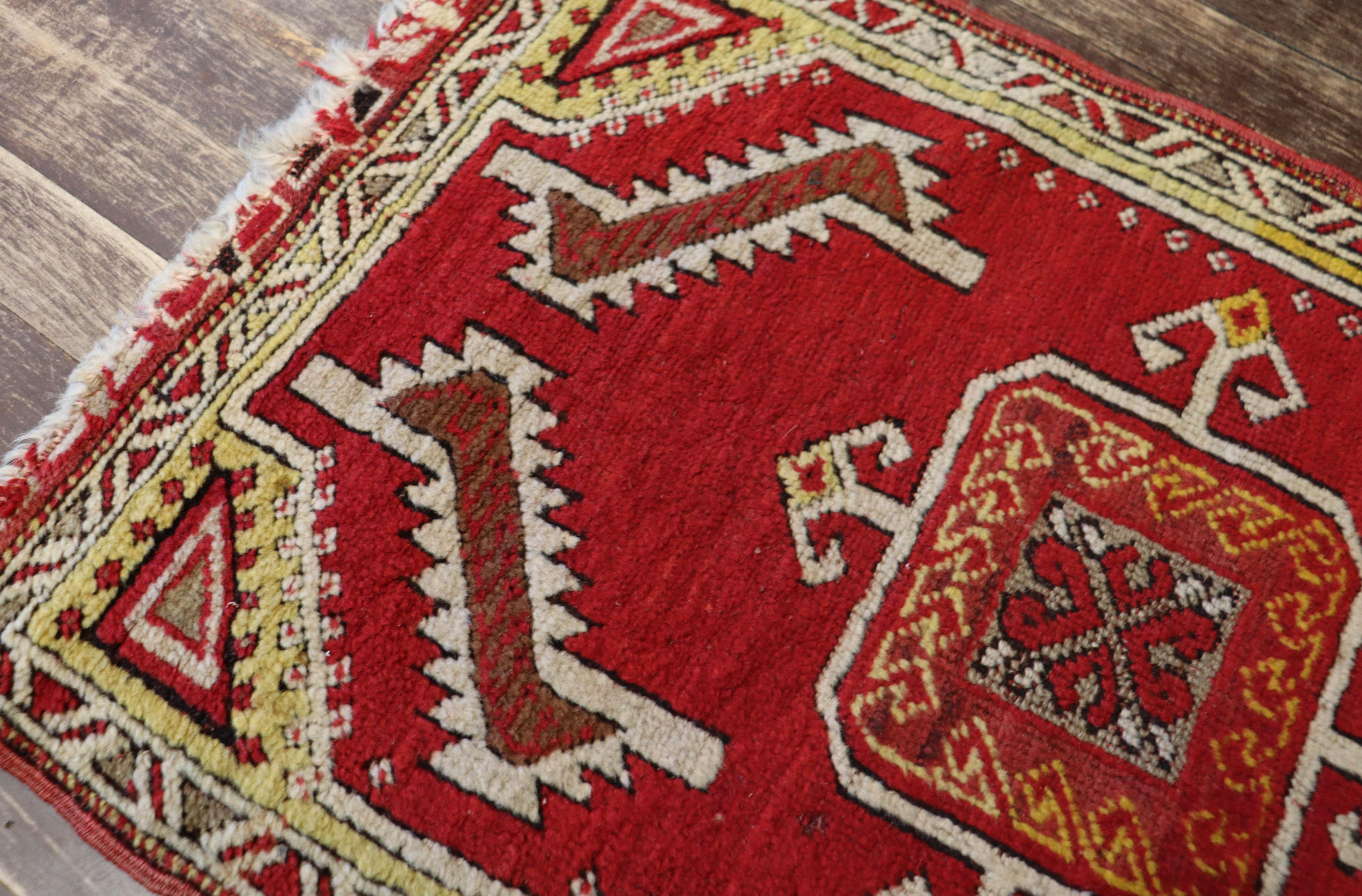 Antique Yastik Turkish Anatolian Rug, Oushak In Good Condition For Sale In Evanston, IL