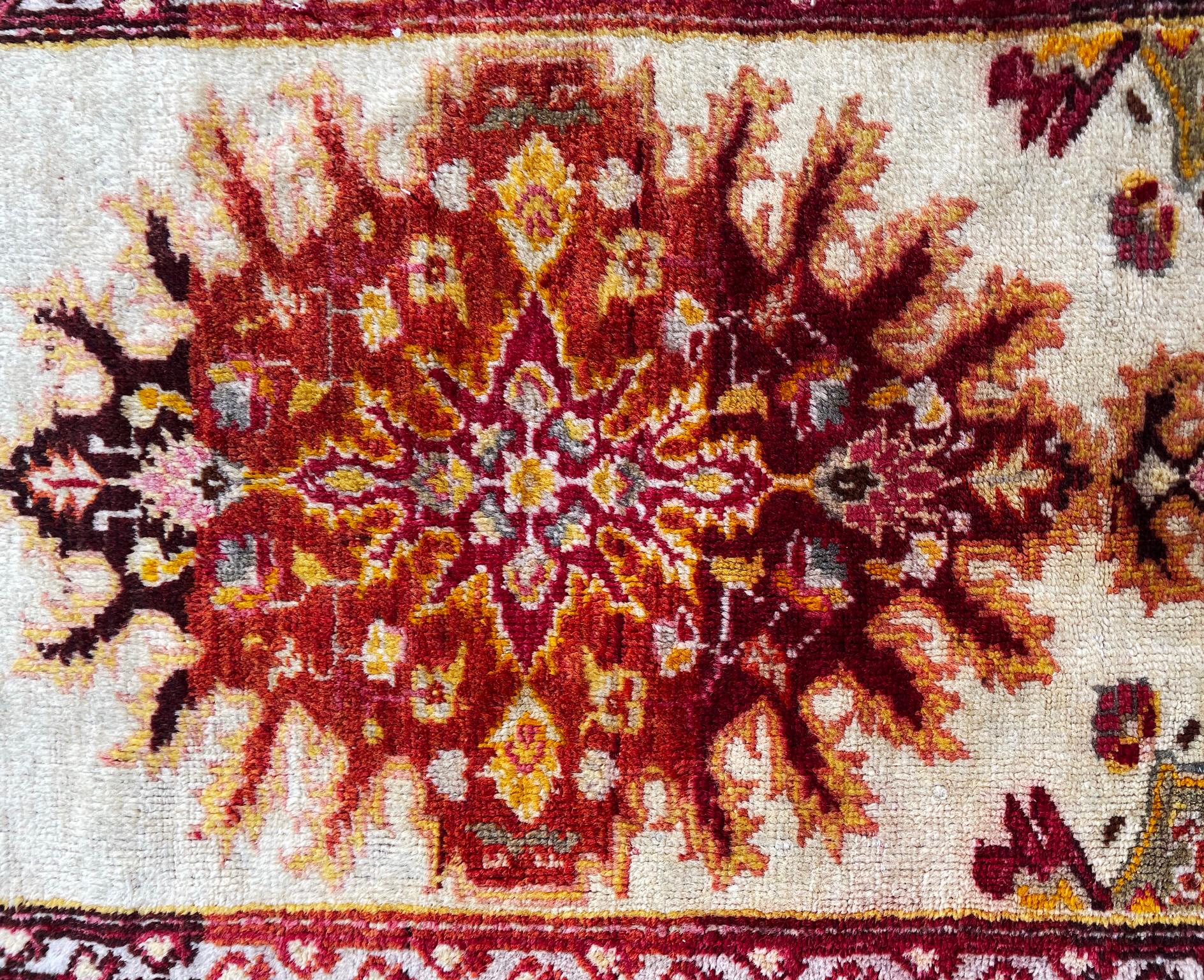 Antique Yastik Turkish Anatolian Rug, The Sun   In Good Condition For Sale In Evanston, IL