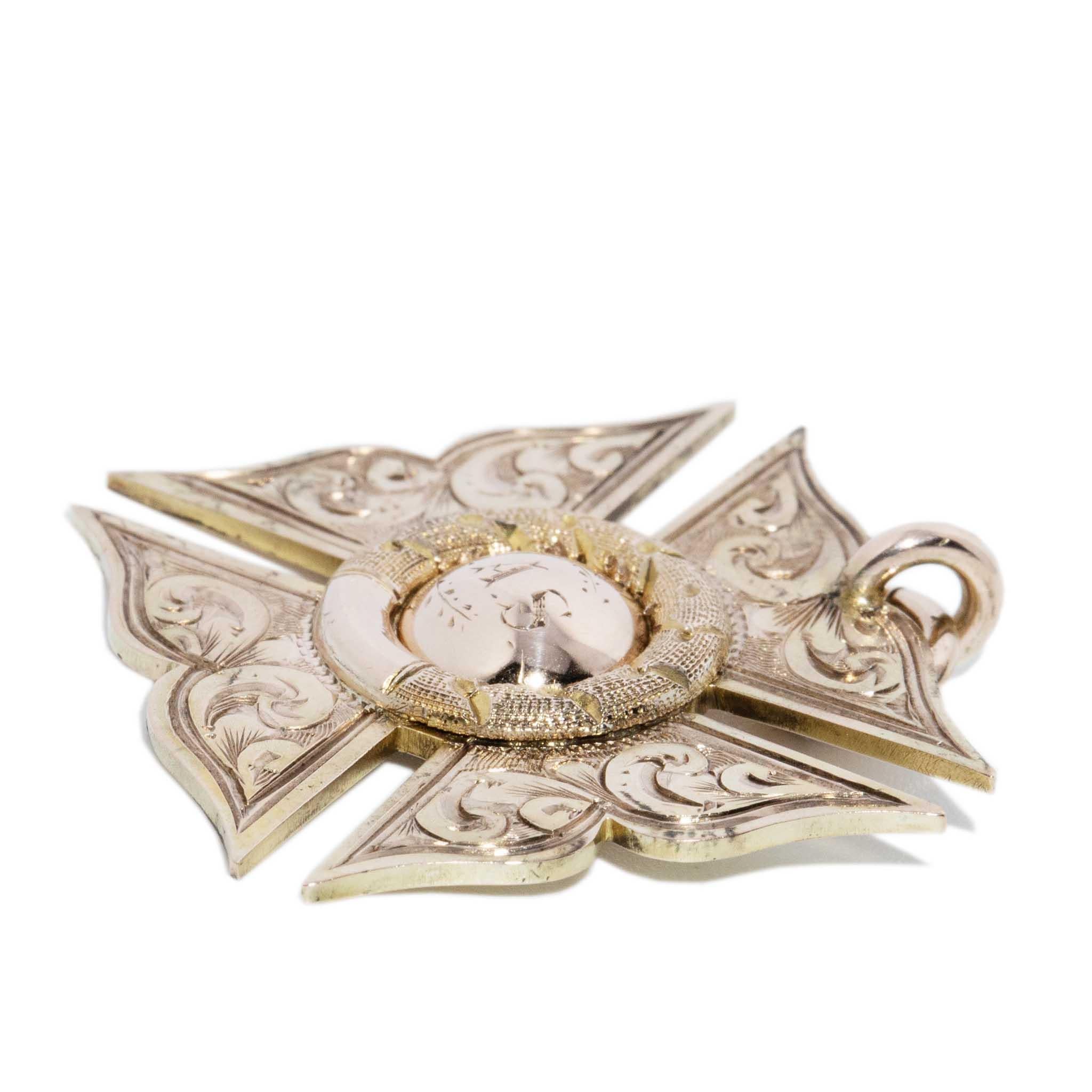 Moderne Pendentif ancien en or rose 9 carats avec croix texturée de l'année 1920 en vente