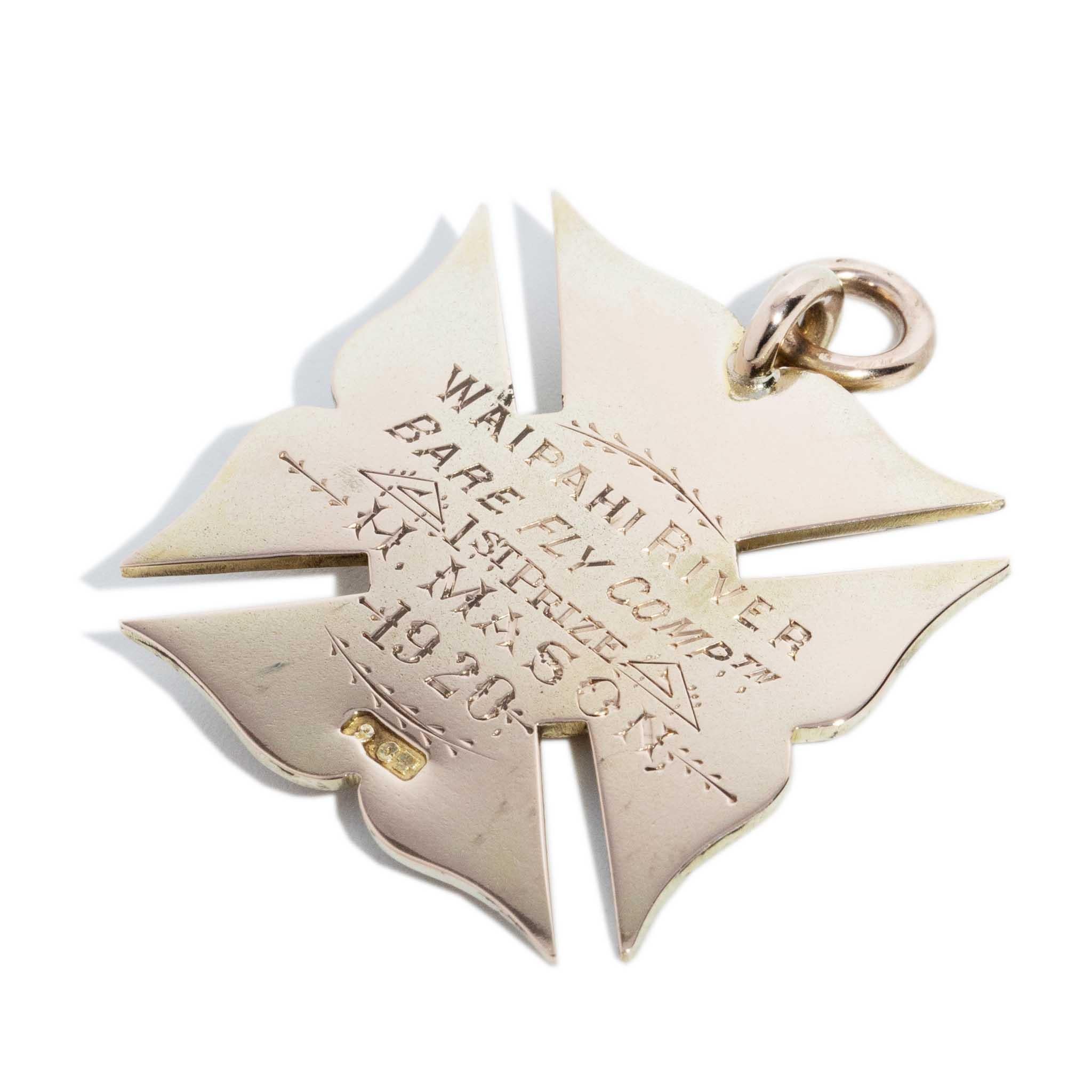 Pendentif ancien en or rose 9 carats avec croix texturée de l'année 1920 Pour femmes en vente