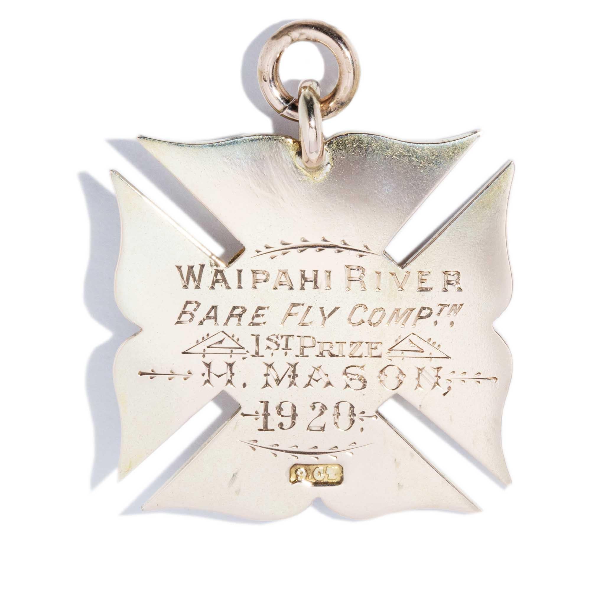 Pendentif ancien en or rose 9 carats avec croix texturée de l'année 1920 en vente 1