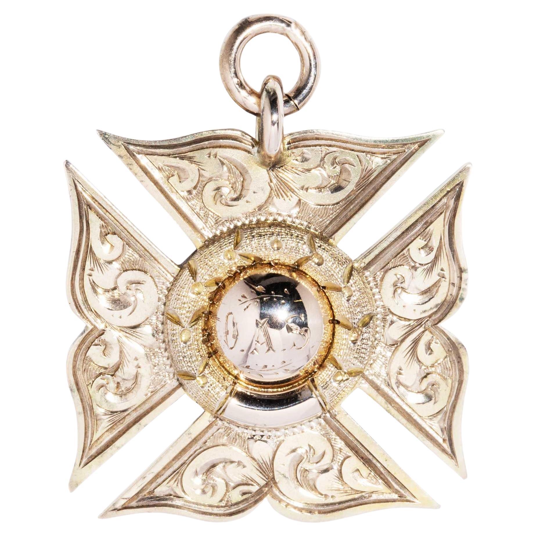 Antiker Jahre 1920 Texturierter Kreuz-Preis-Anhänger 9 Karat Roségold