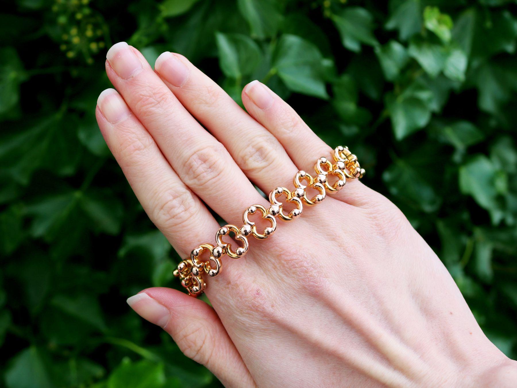 A fine, and impressive 9 karat yellow and rose gold expandable bracelet; part of our diverse antique jewellery and estate jewelry collections.

This fine and impressive antique bracelet has been crafted in 9k yellow and rose gold.

The bracelet is