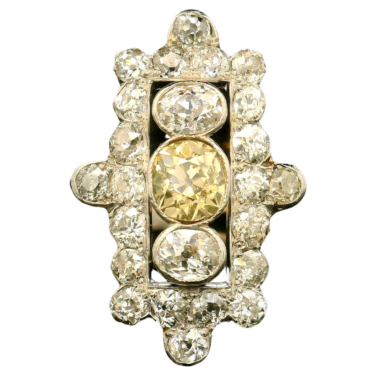 Antique yellow and white diamond ring For Sale