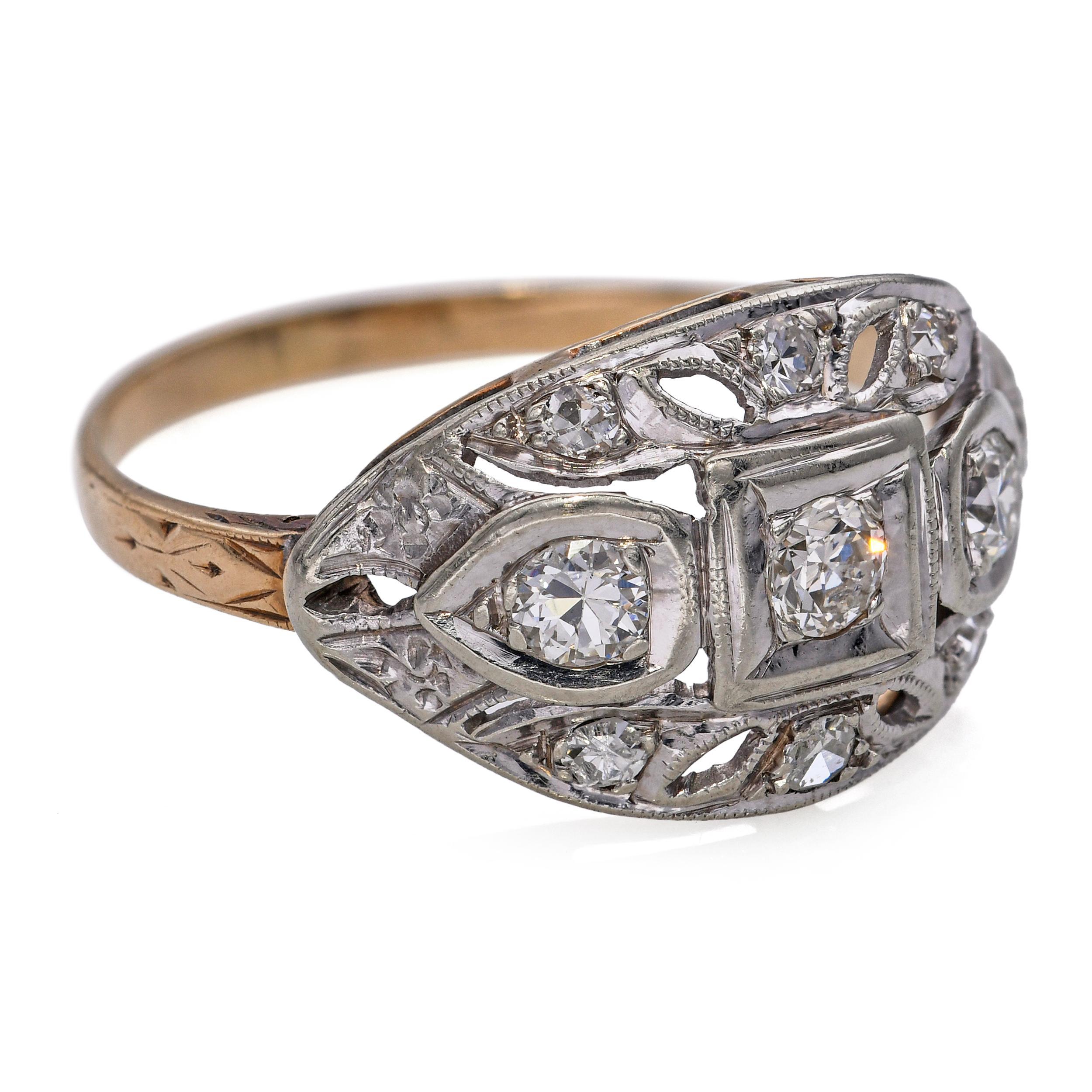 Bague ancienne en or jaune et blanc à motif filigrané de diamants en vente 1