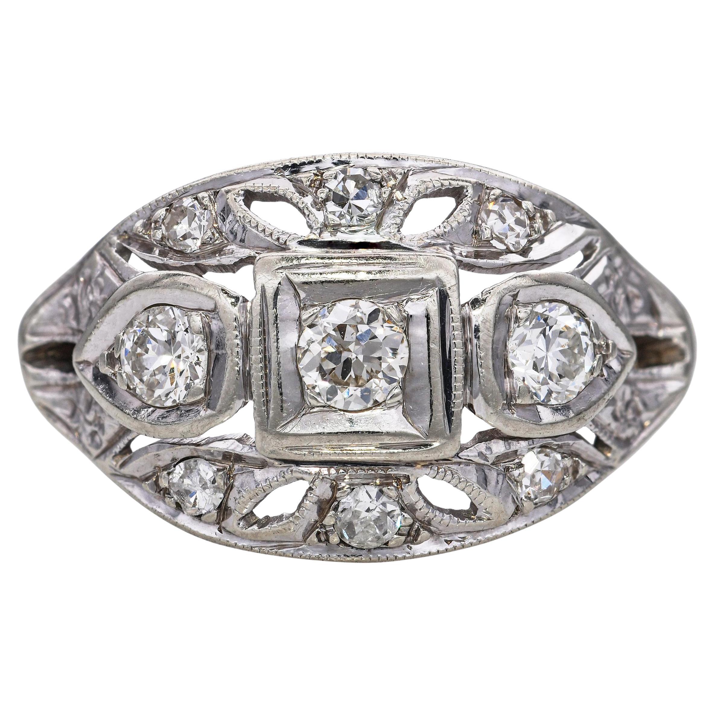 Bague ancienne en or jaune et blanc à motif filigrané de diamants en vente