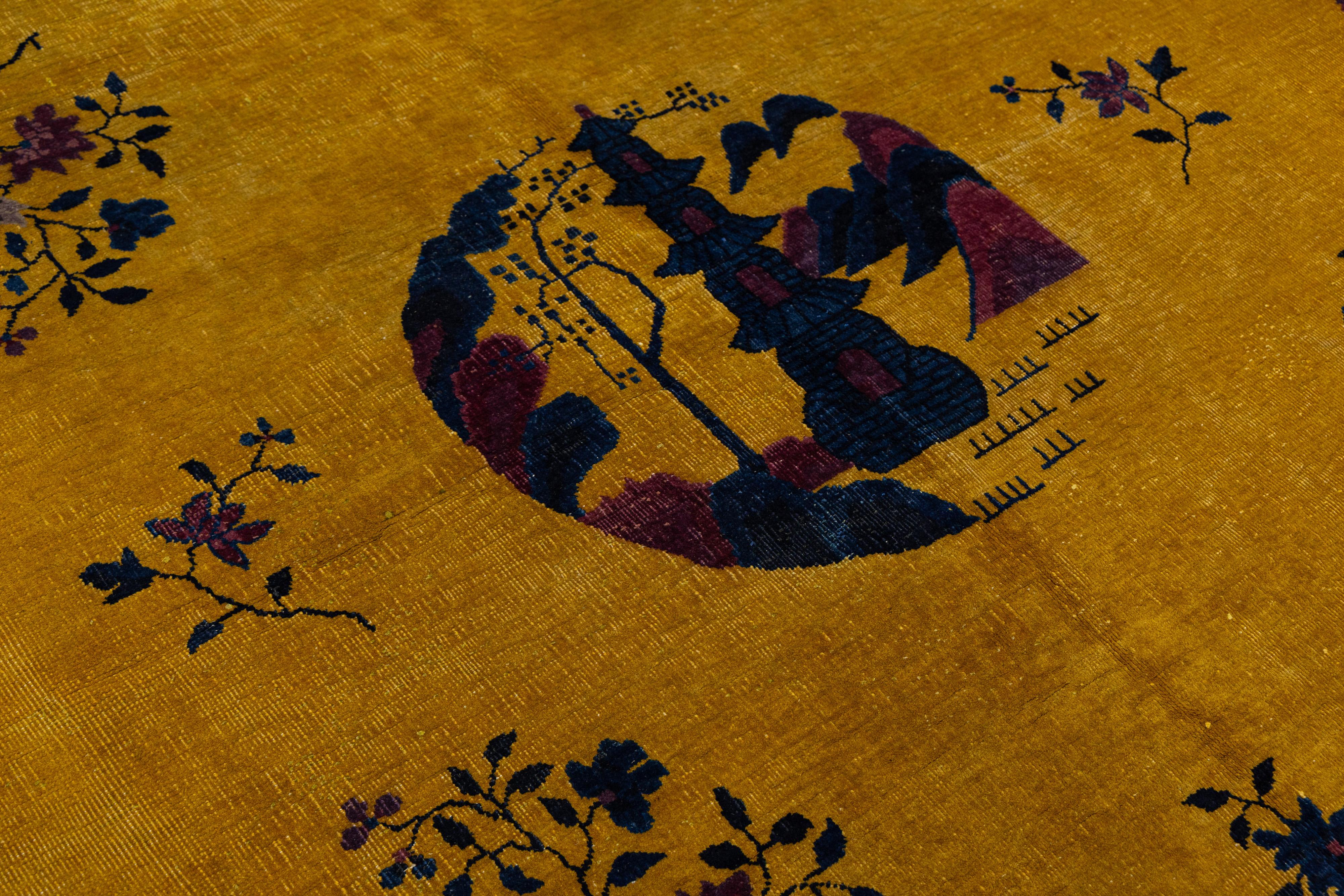 Tappeto di lana cinese giallo antico Art Deco 9 Ft X 11 Ft 5 In. In condizioni ottime in vendita a Norwalk, CT