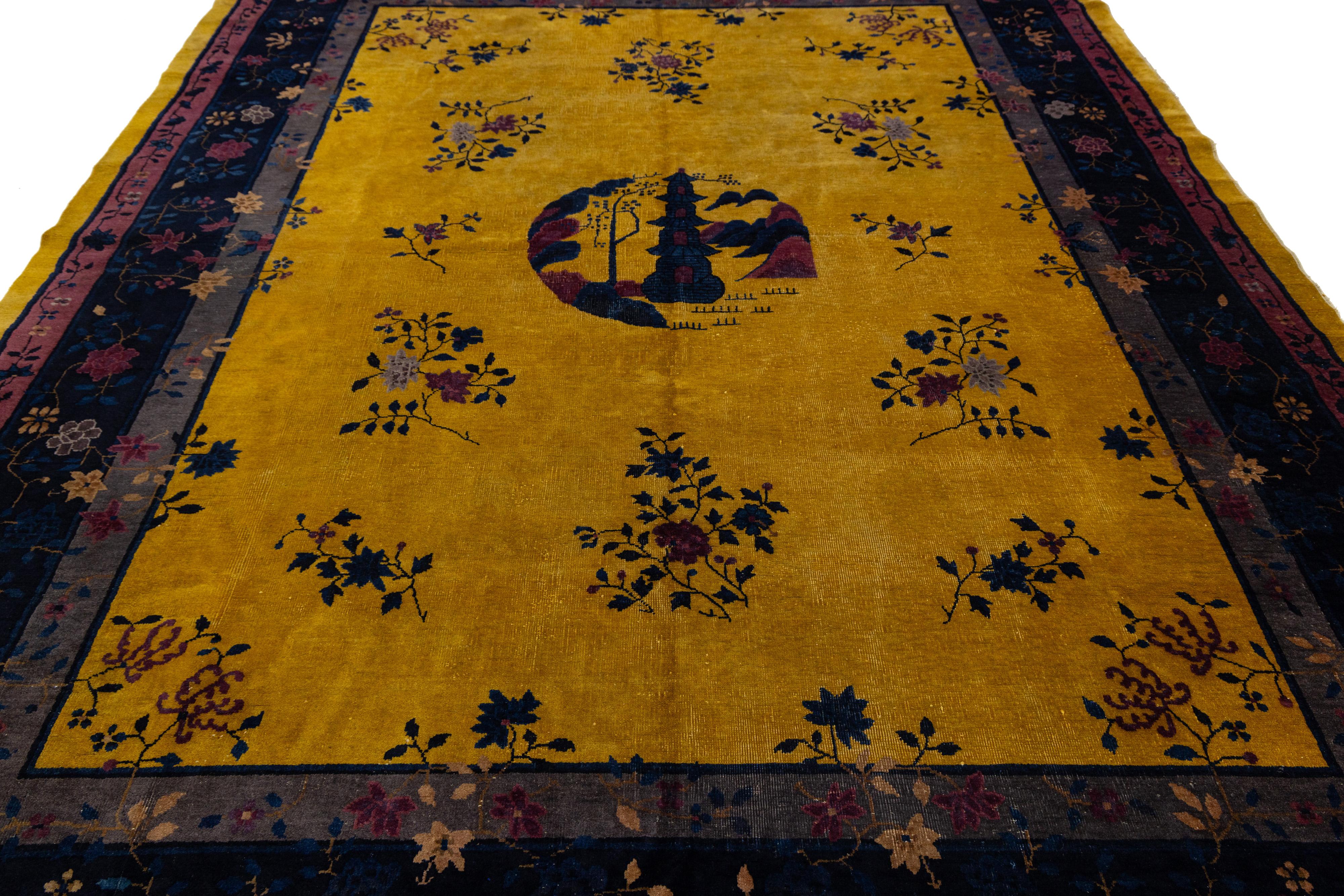 XX secolo Tappeto di lana cinese giallo antico Art Deco 9 Ft X 11 Ft 5 In. in vendita