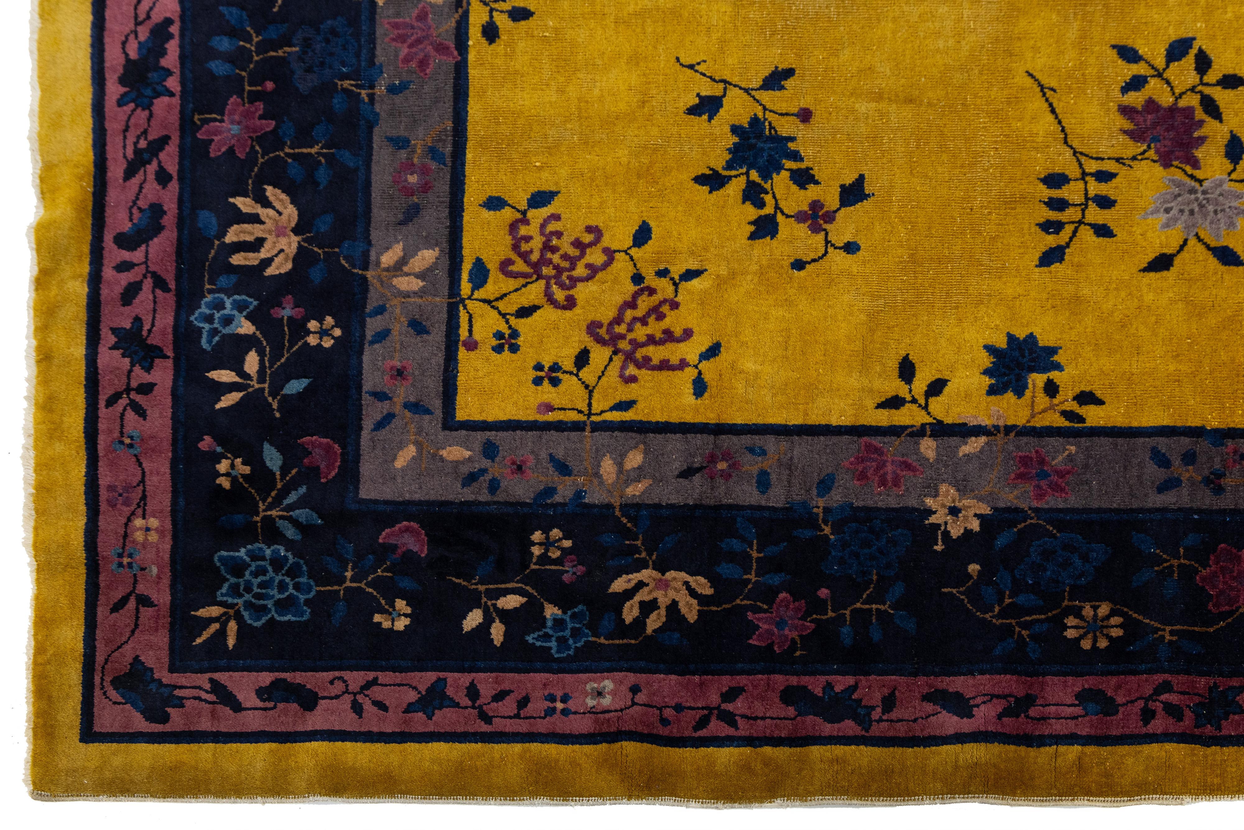 Lana Tappeto di lana cinese giallo antico Art Deco 9 Ft X 11 Ft 5 In. in vendita