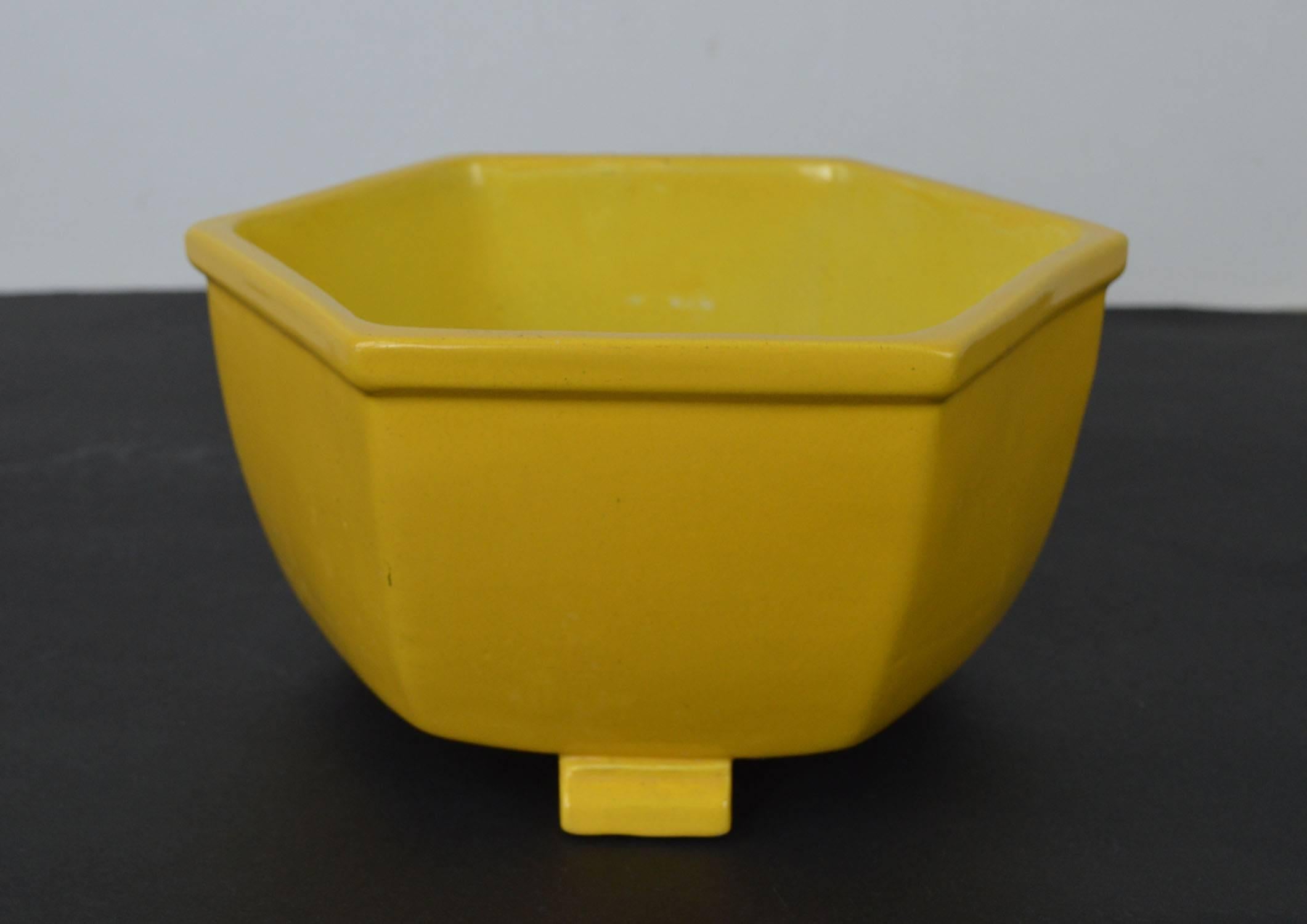 English Antique Yellow Ceramic Bowl in Chinese Style