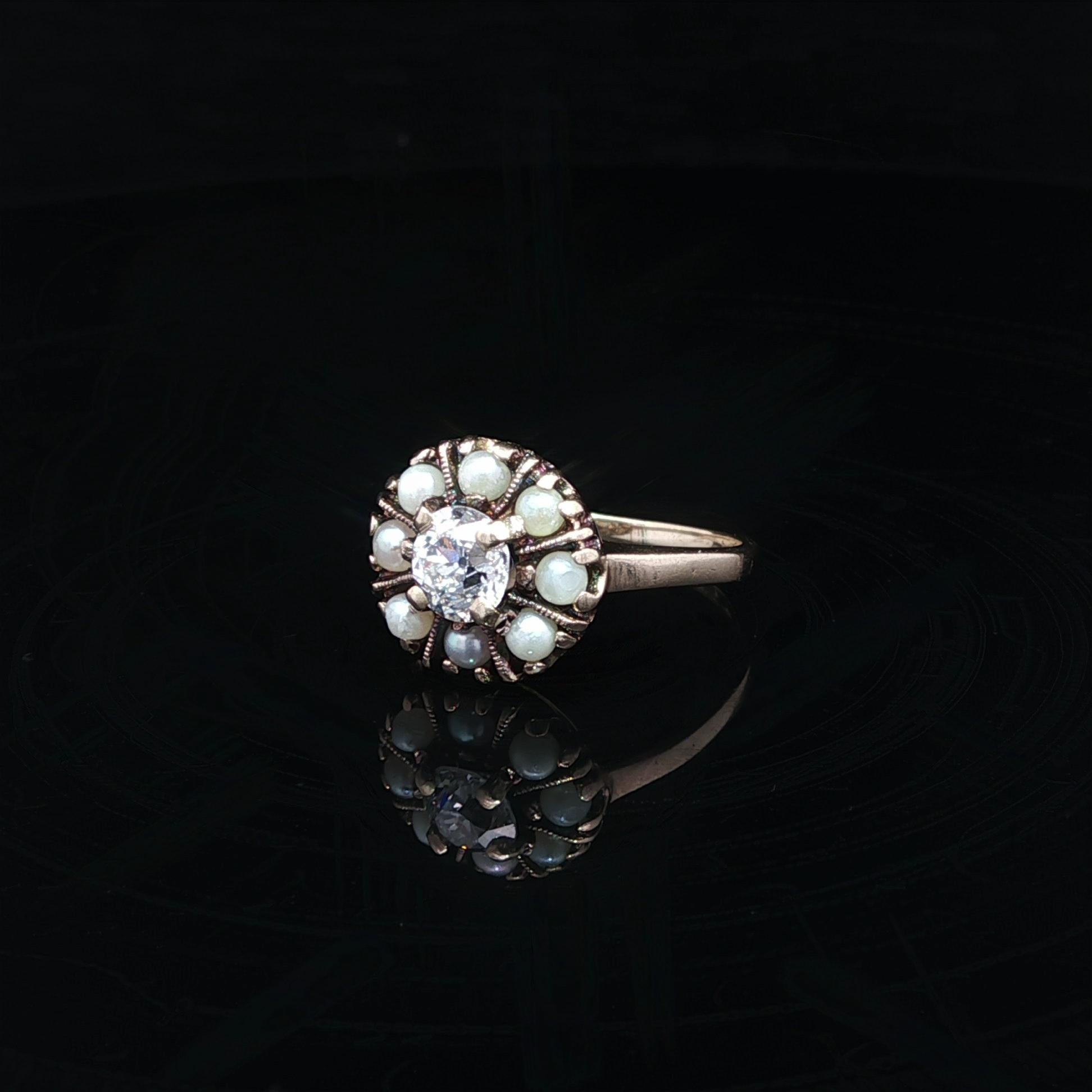 Bague en or jaune ancien 0.51ct Old European Cut Diamond w/ Pearl Halo Flower Ring en vente 6