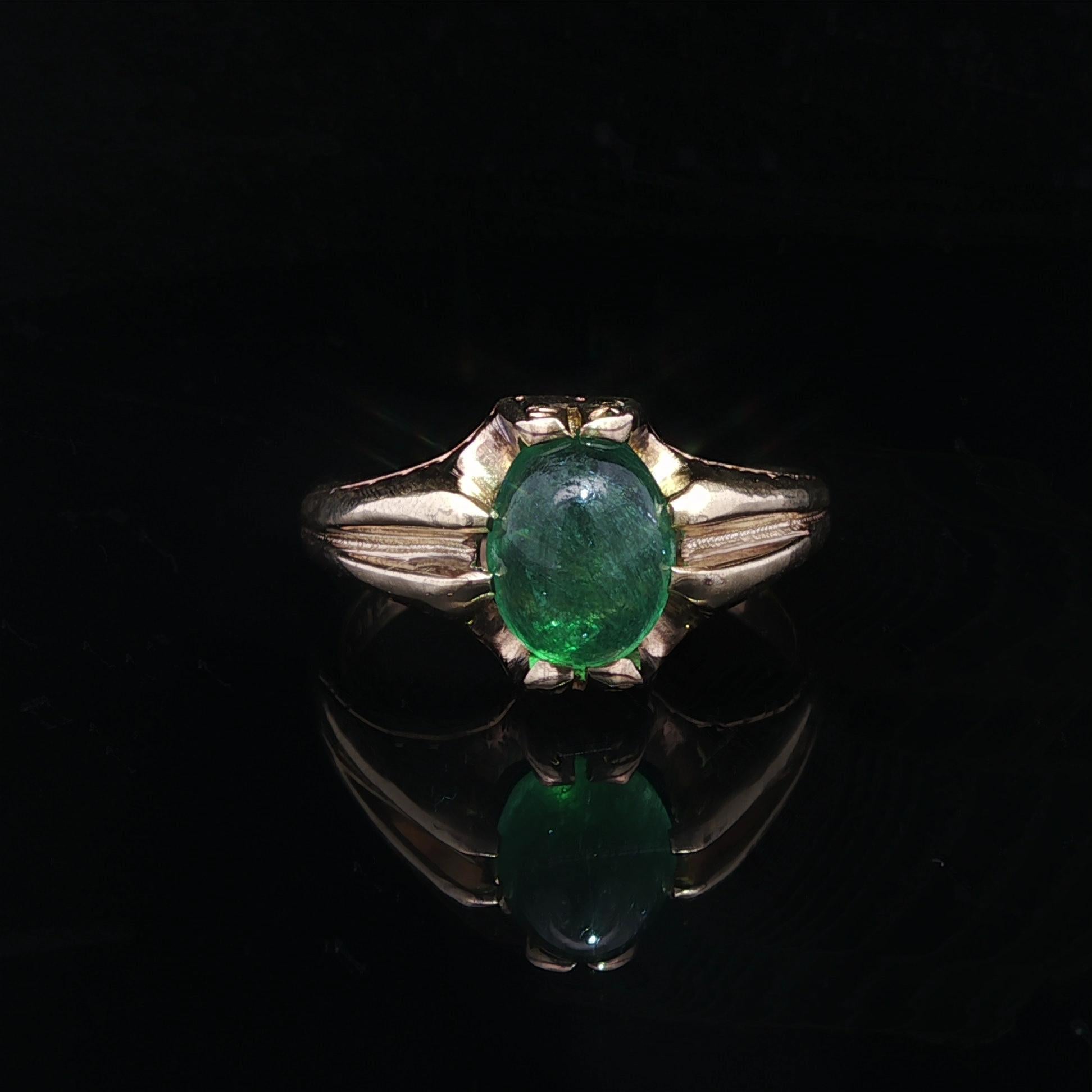 Antike Gelbgold 2ct Cabochon Smaragd Solitär Hand eingraviert Arbeit Ring im Angebot 3