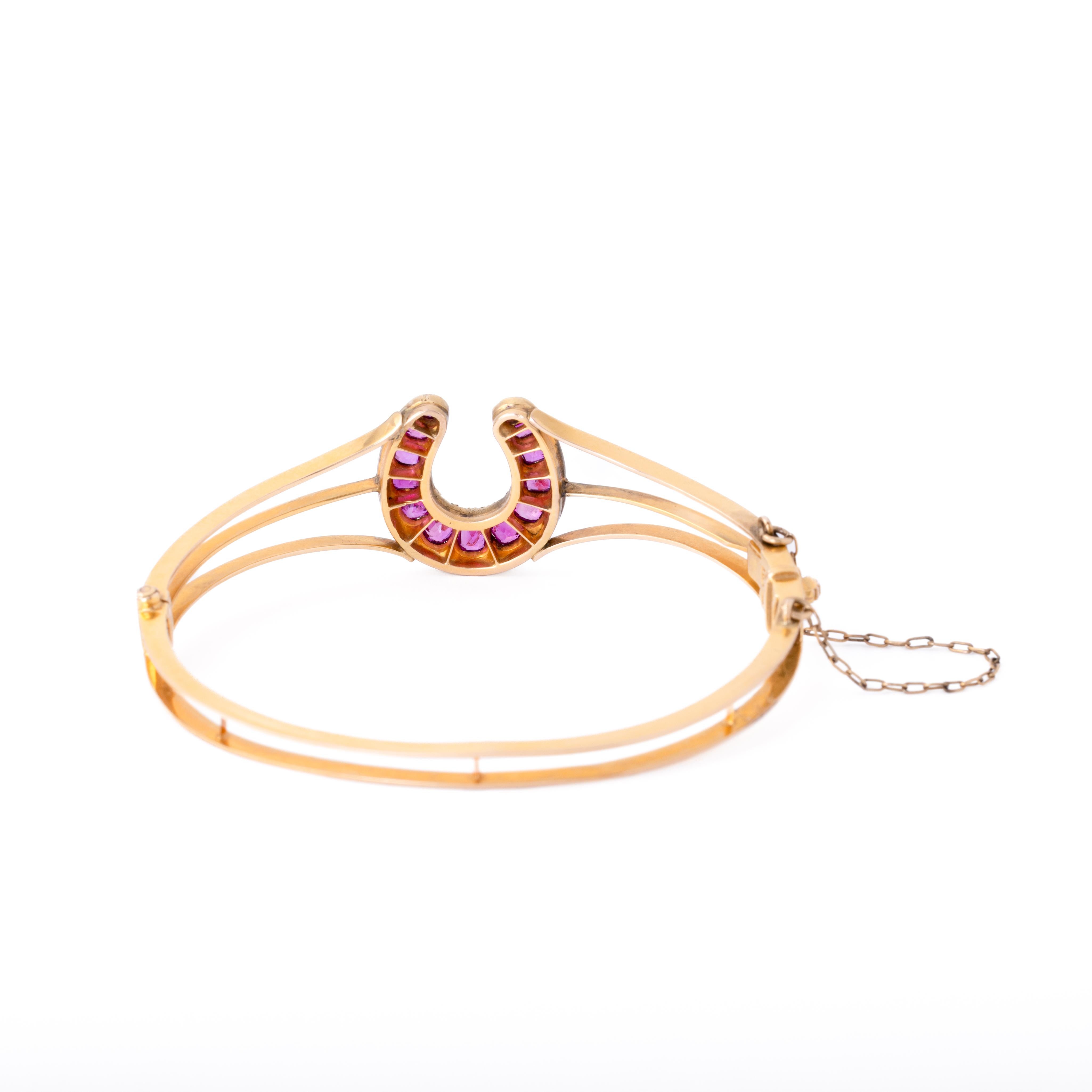 Brazalete de herradura antiguo de oro amarillo y rubíes y diamantes Corte rosa en venta