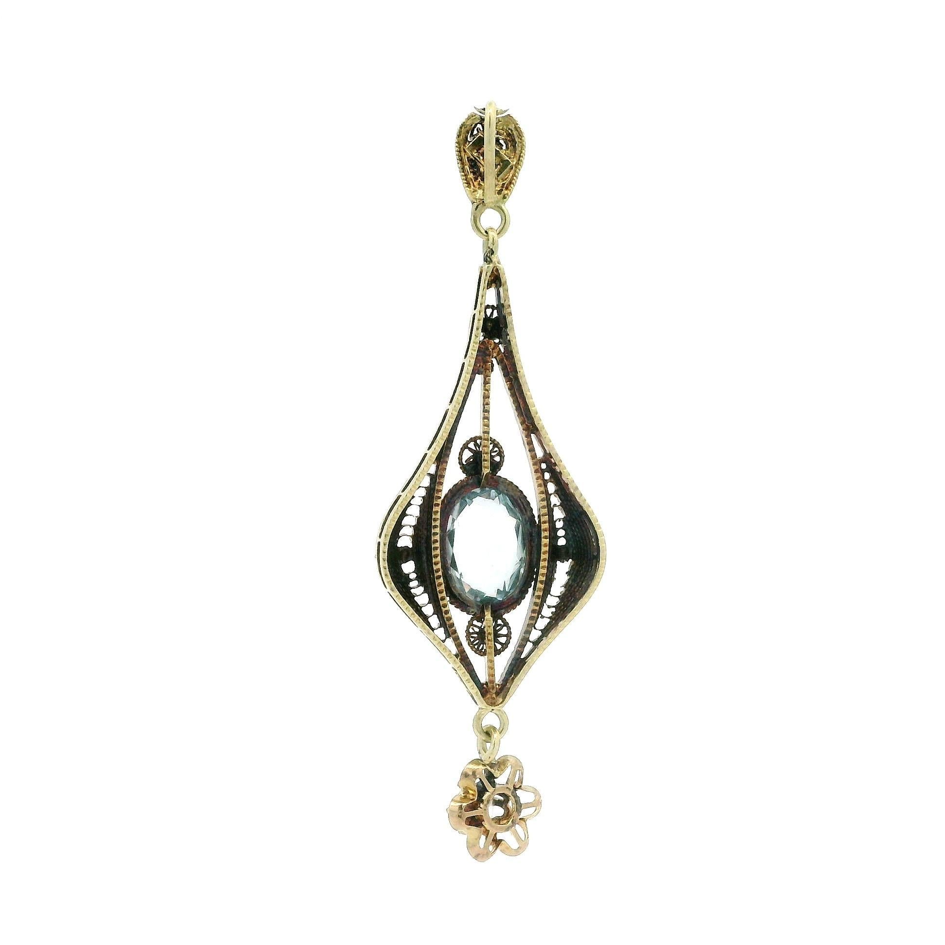 Taille ovale Pendentif Lavalier filigrane en or jaune antique aigue-marine diamant en vente