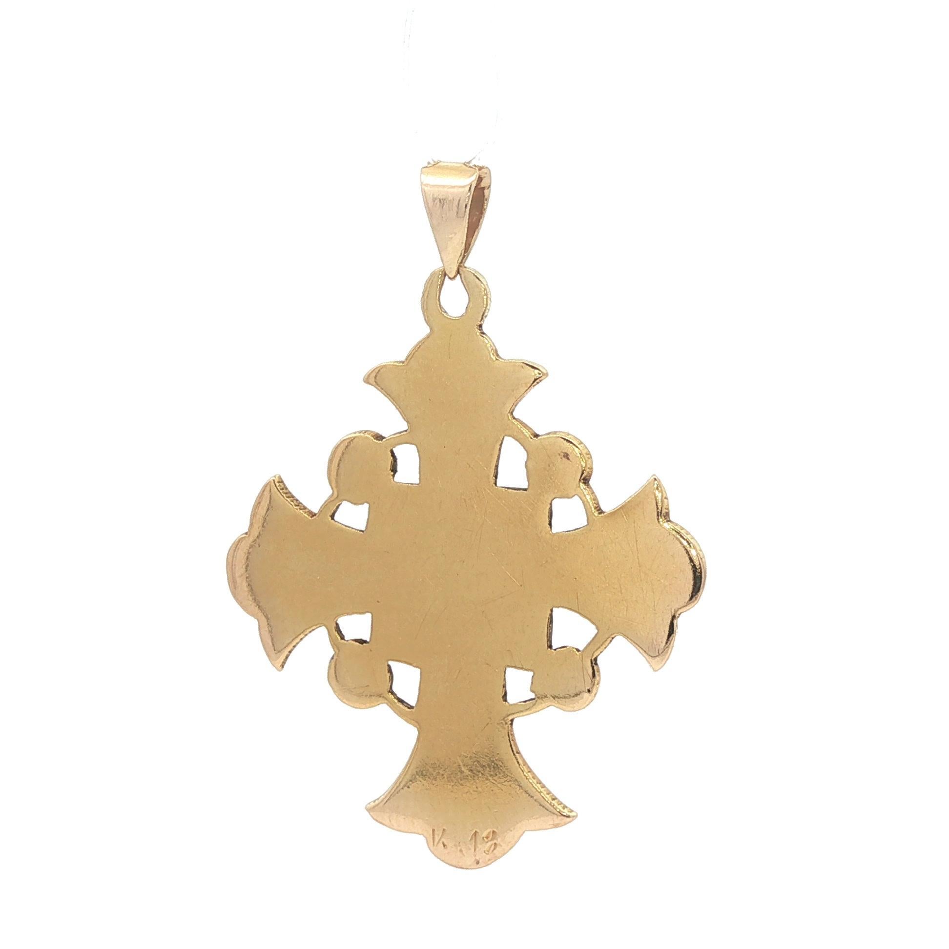 Pendentif croix orthodoxe ancienne en or jaune, émail noir et bleu Bon état - En vente à Montclair, NJ