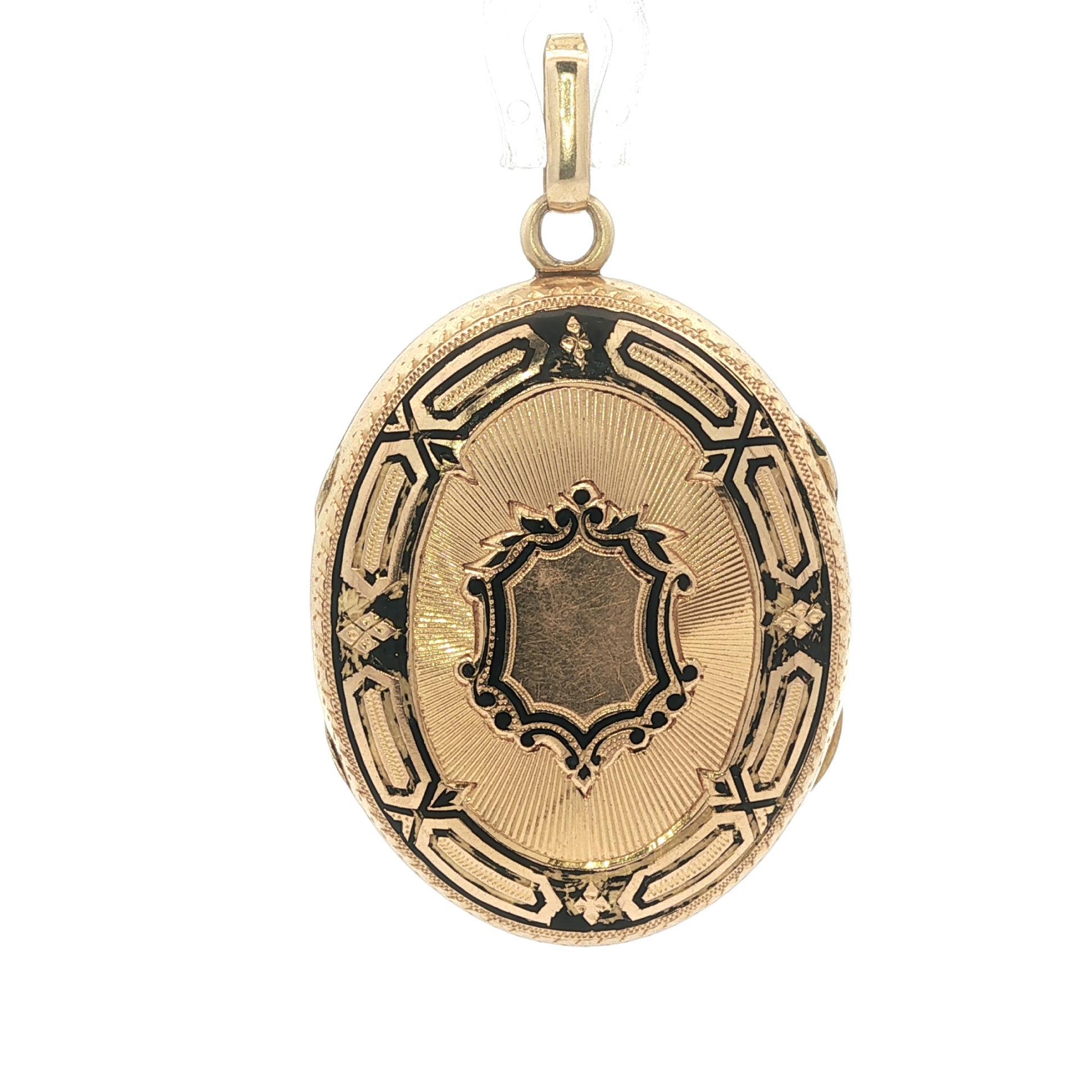 MATERIAL : Or jaune 18k massif - émail noir - 2 intérieurs en satin violet - 2 pochettes en plastique pour les photos
Poids : 15,29 grammes
Hauteur (avec la baille) : 47.3mm (1.8