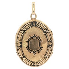 Pendentif ovale en or jaune antique avec émail noir détaillé