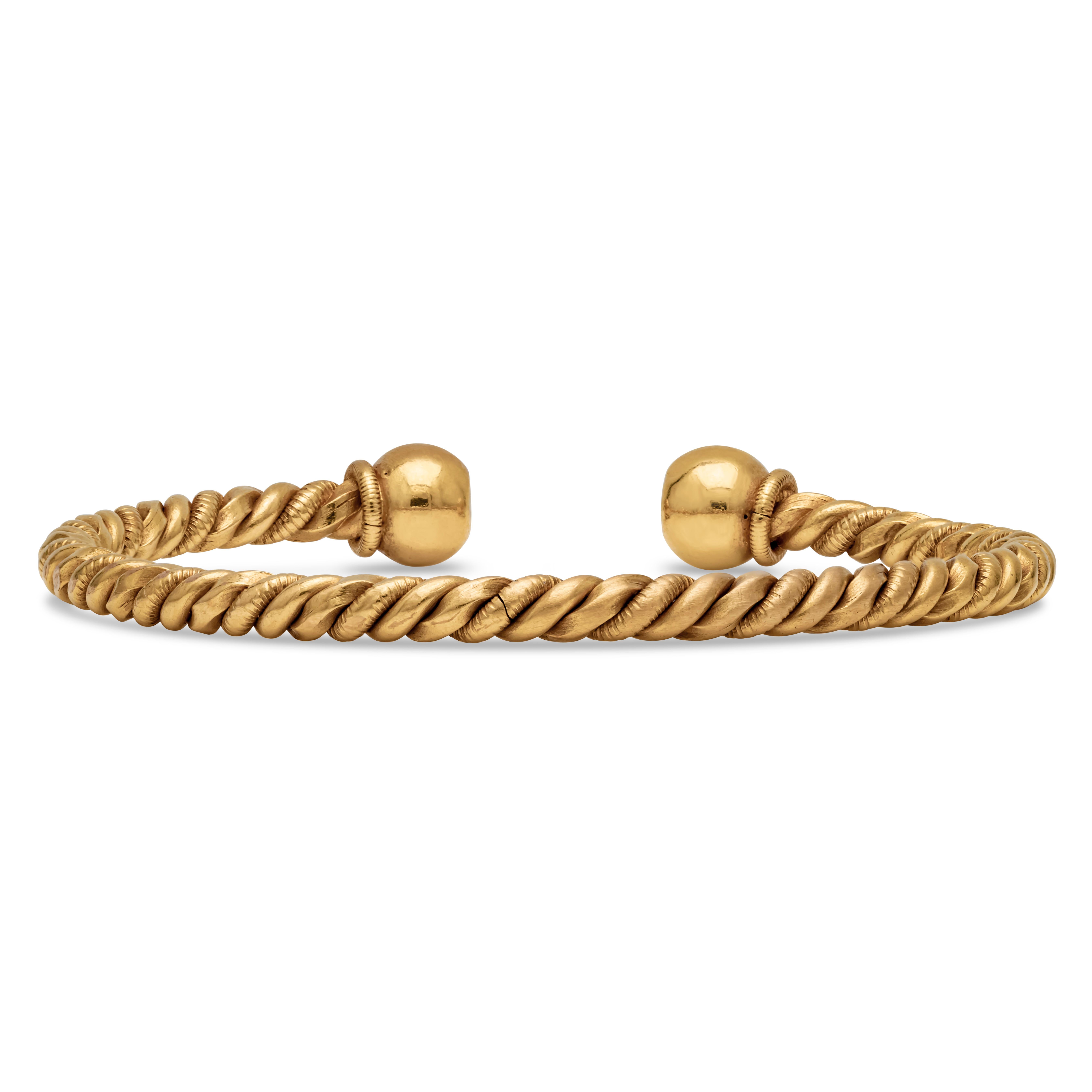 Showcasing an exquisite and attractive antique bangle bracelet set in a 20K Yellow Gold braided hand-made bangle design. 7.5 inches in length and 4.70 mm in width.

