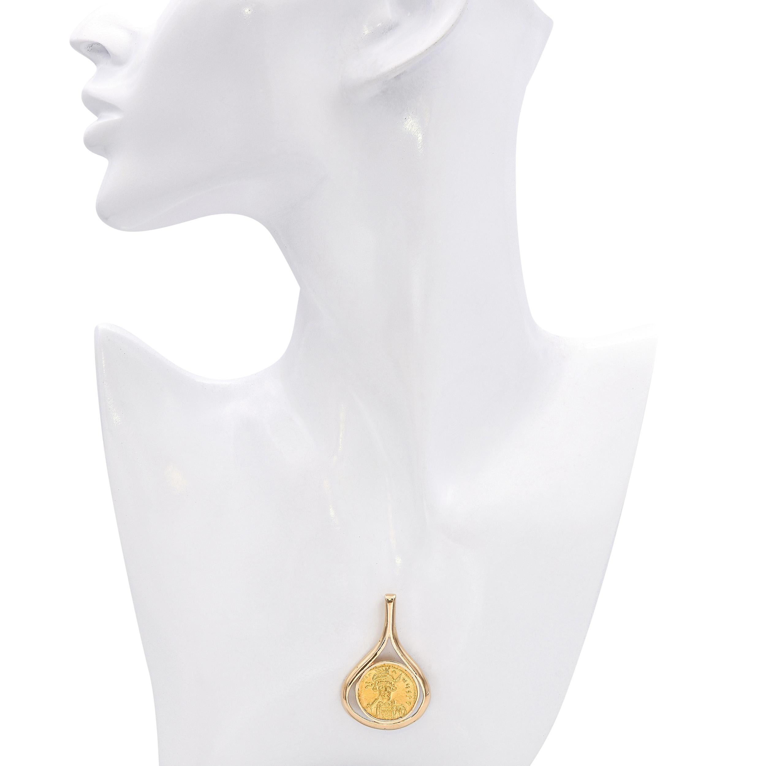 Pendentif en or jaune antique en forme de pièce de monnaie Constantin IV en or Solidus Bon état - En vente à New York, NY