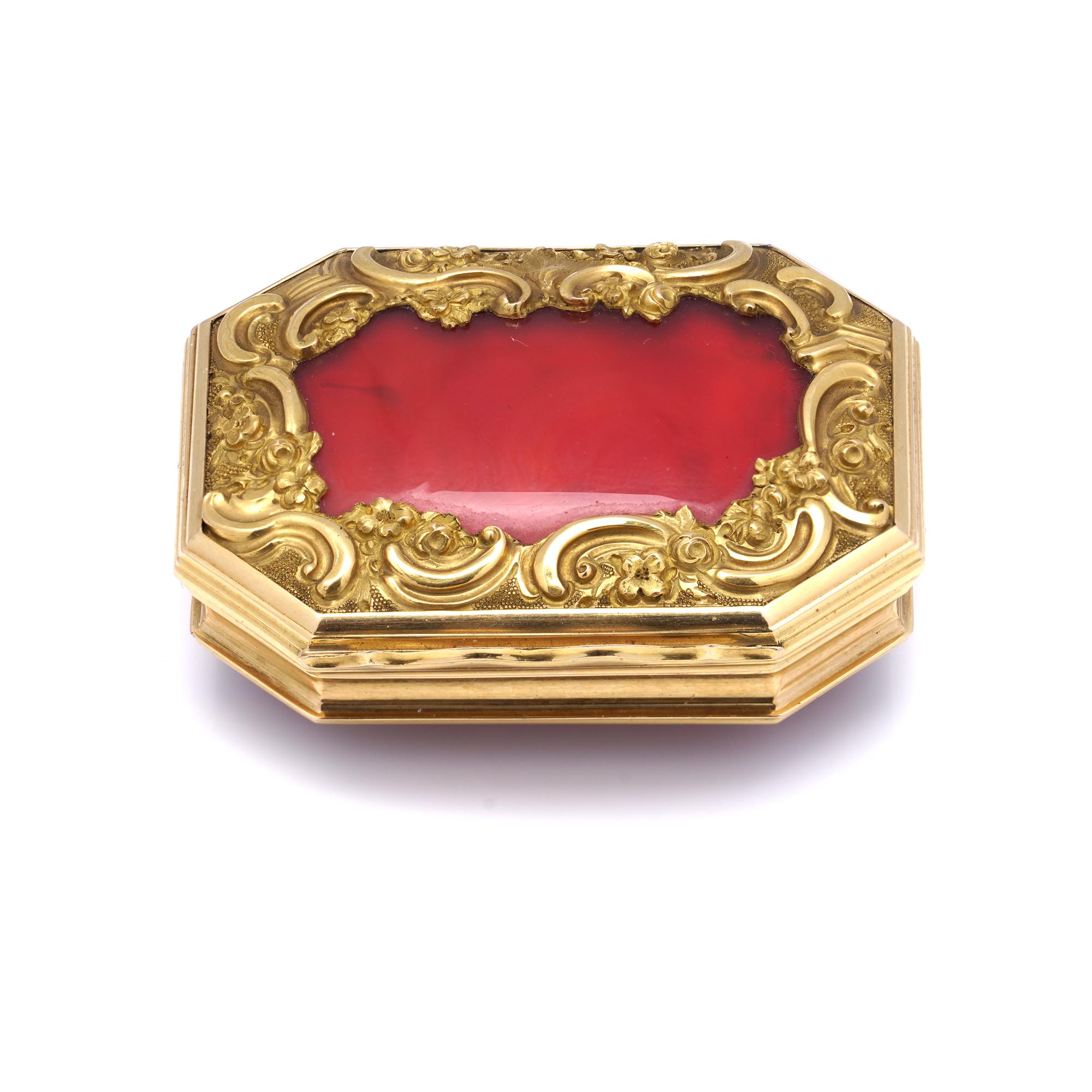 Antike Schnupftabakdose aus Gelbgold und Karneol im Angebot 3