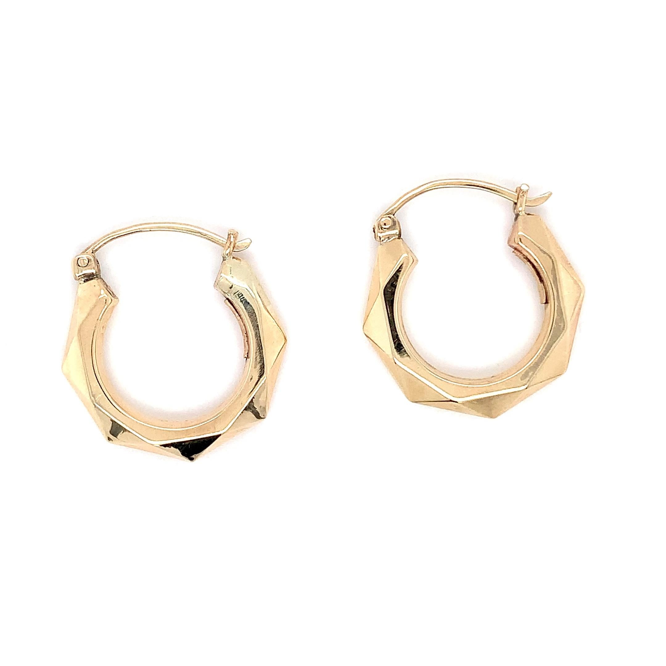 Art déco Boucles d'oreilles Huggie en or jaune antique en vente