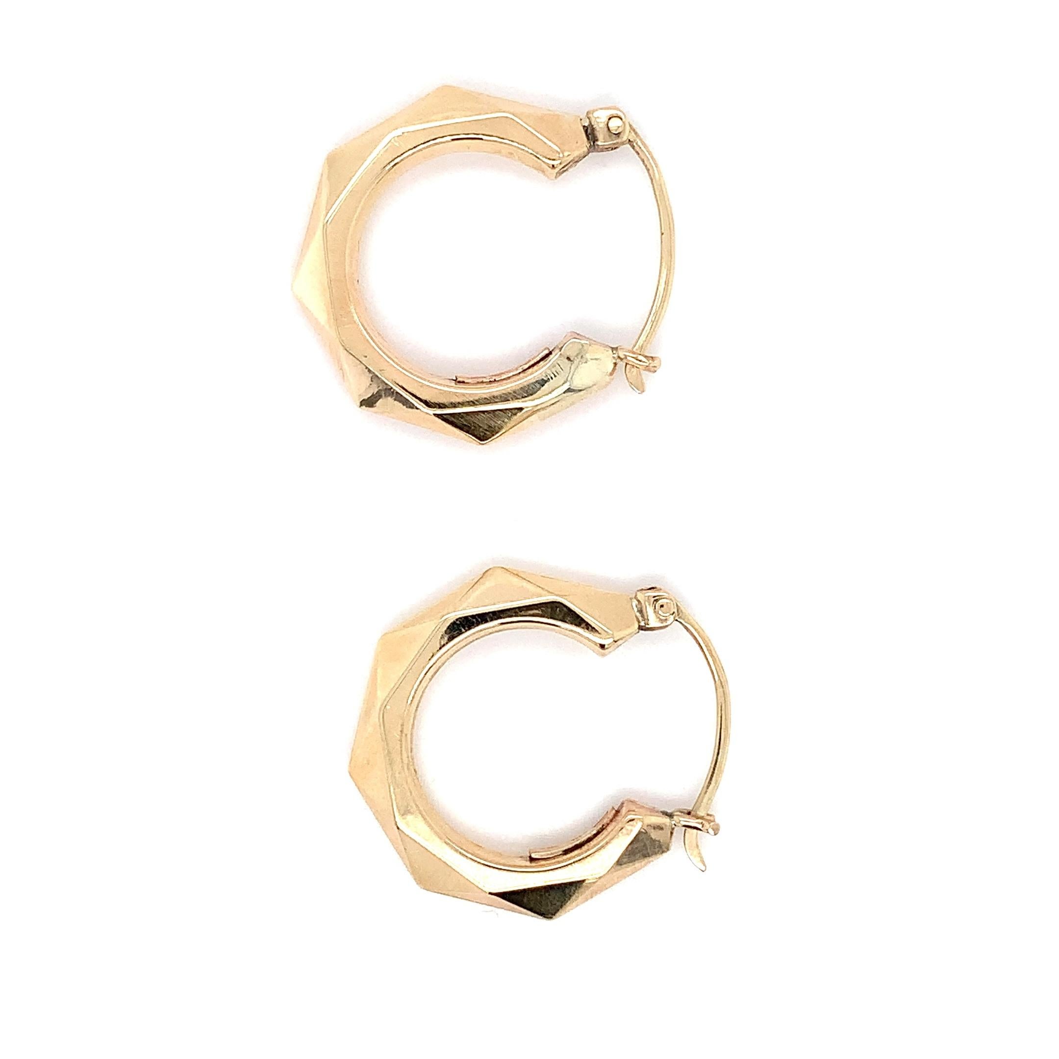 Boucles d'oreilles Huggie en or jaune antique Pour femmes en vente