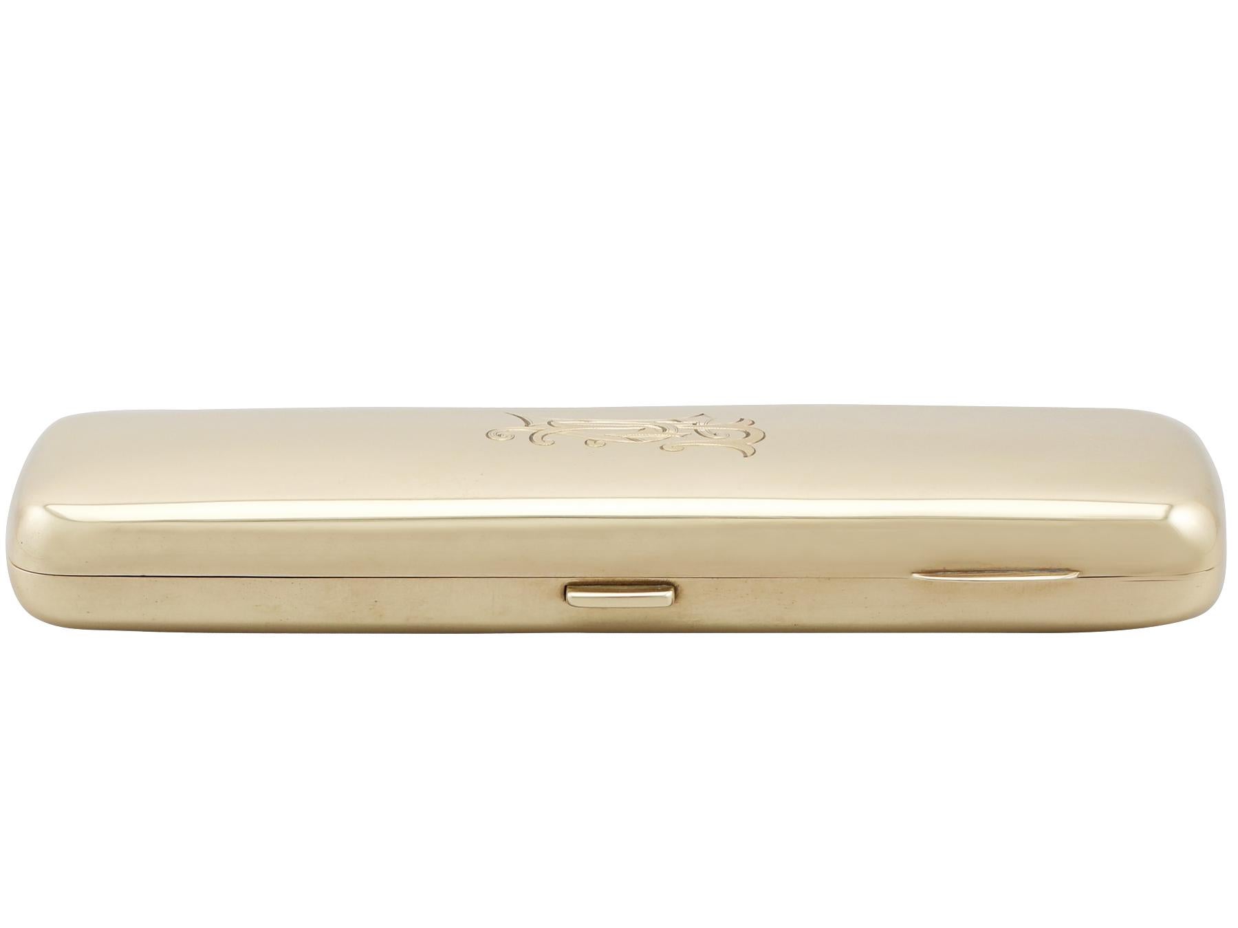 An exceptional, fine and impressive antique George V English 9-karat yellow gold cigar/cheroot case; an addition to our smoking related collection.

This exceptional antique George V 9-karat yellow gold cheroot/cigar case has a plain rectangular