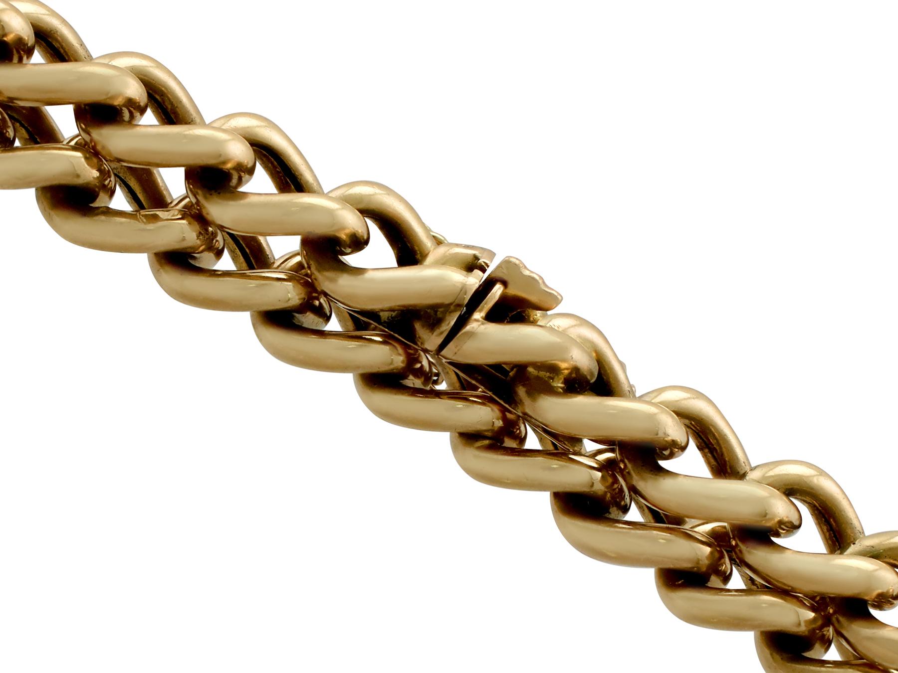 A fine and impressive antique 9 karat yellow gold curb link bracelet; part of our diverse antique jewelry and estate jewelry collections

This fine and impressive antique bracelet has been crafted in 9k yellow gold.

The thirty curb links that make