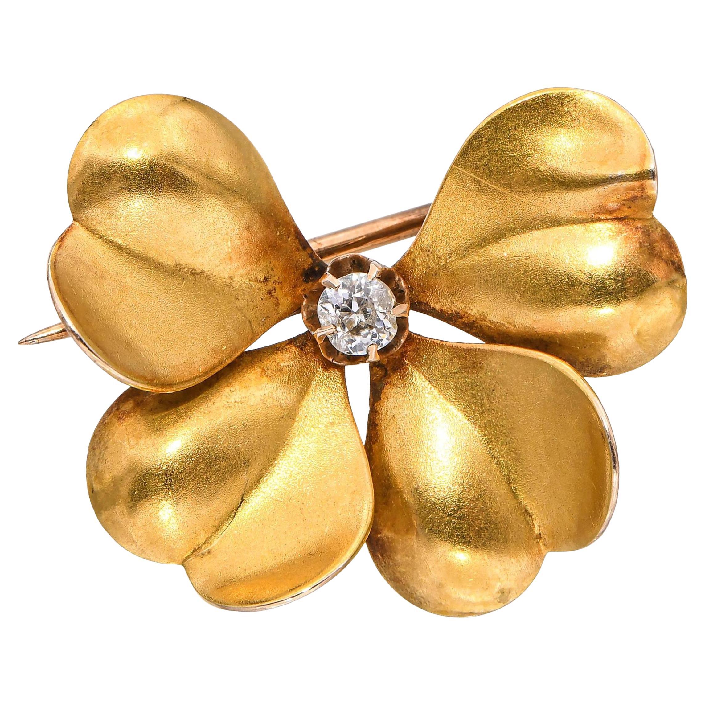 Spilla a fiore in oro giallo antico con diamante
