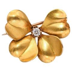 Spilla a fiore in oro giallo antico con diamante