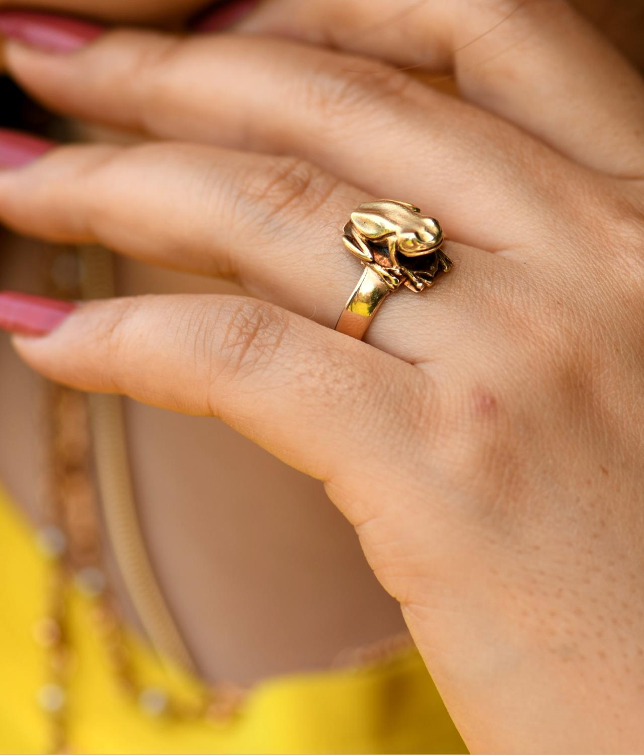 gold frog ring