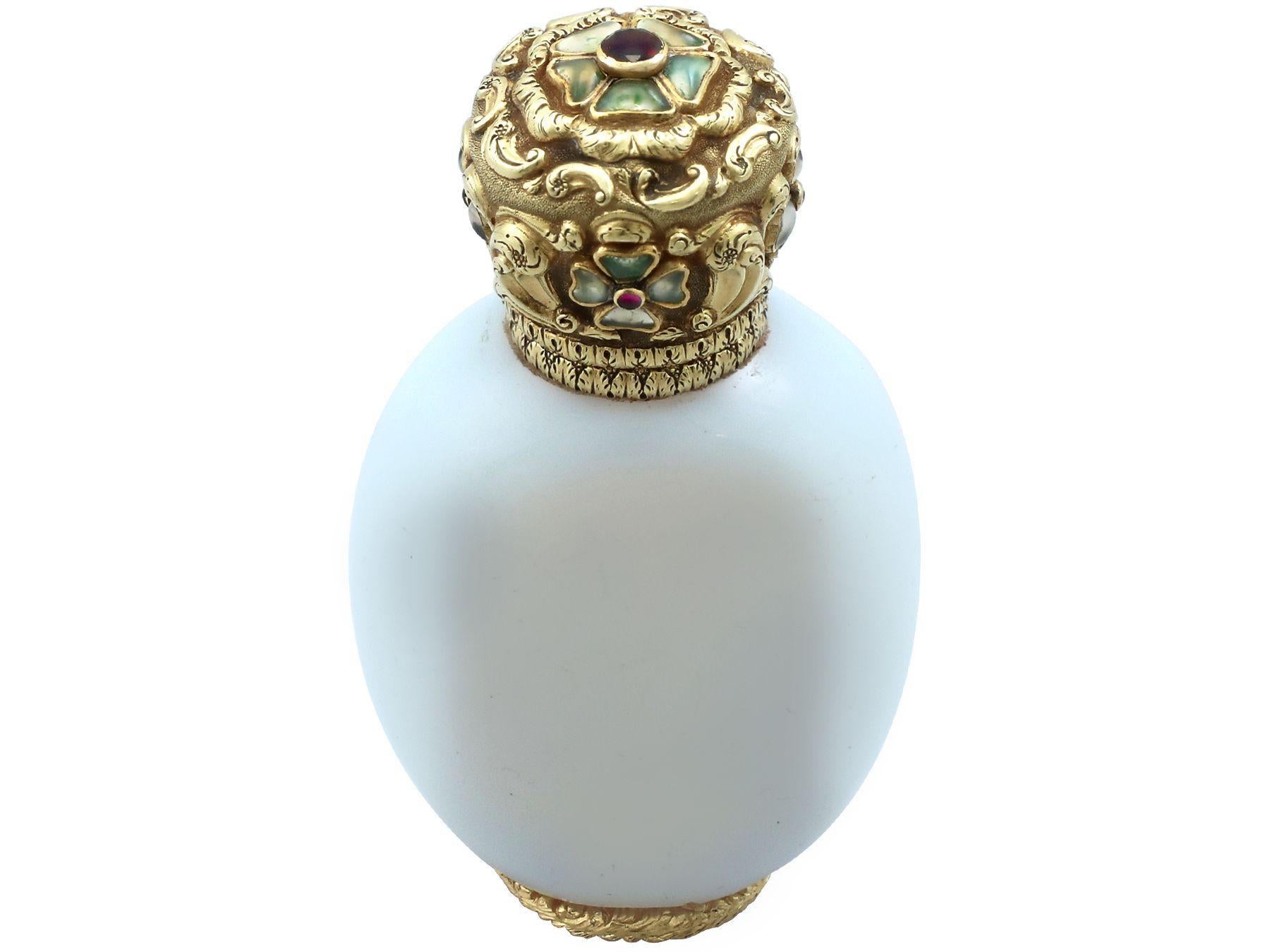 Mid-19th Century Antique Yellow Gold, Garnet, Ruby, Hardstone and Glass Scent Bottle, circa 1845 For Sale