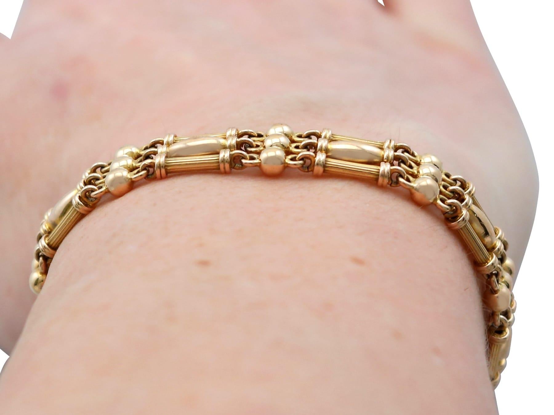 Bracelet porte en or jaune antique en vente 5