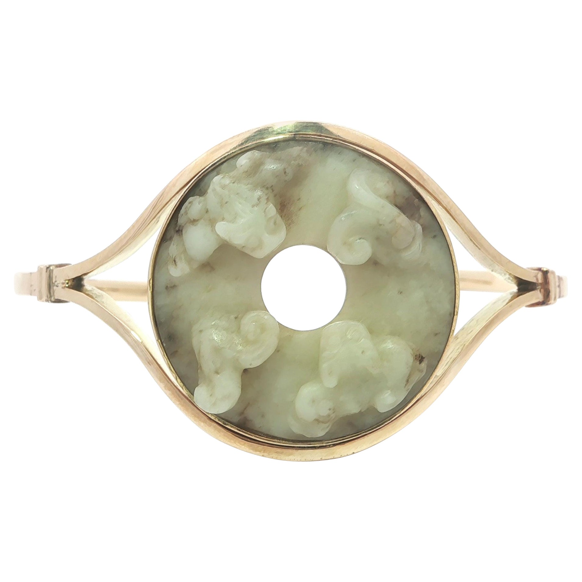 Antique Yellow Gold Hand Carved Nephrite Jade Cuff Bangle Bracelet im Angebot