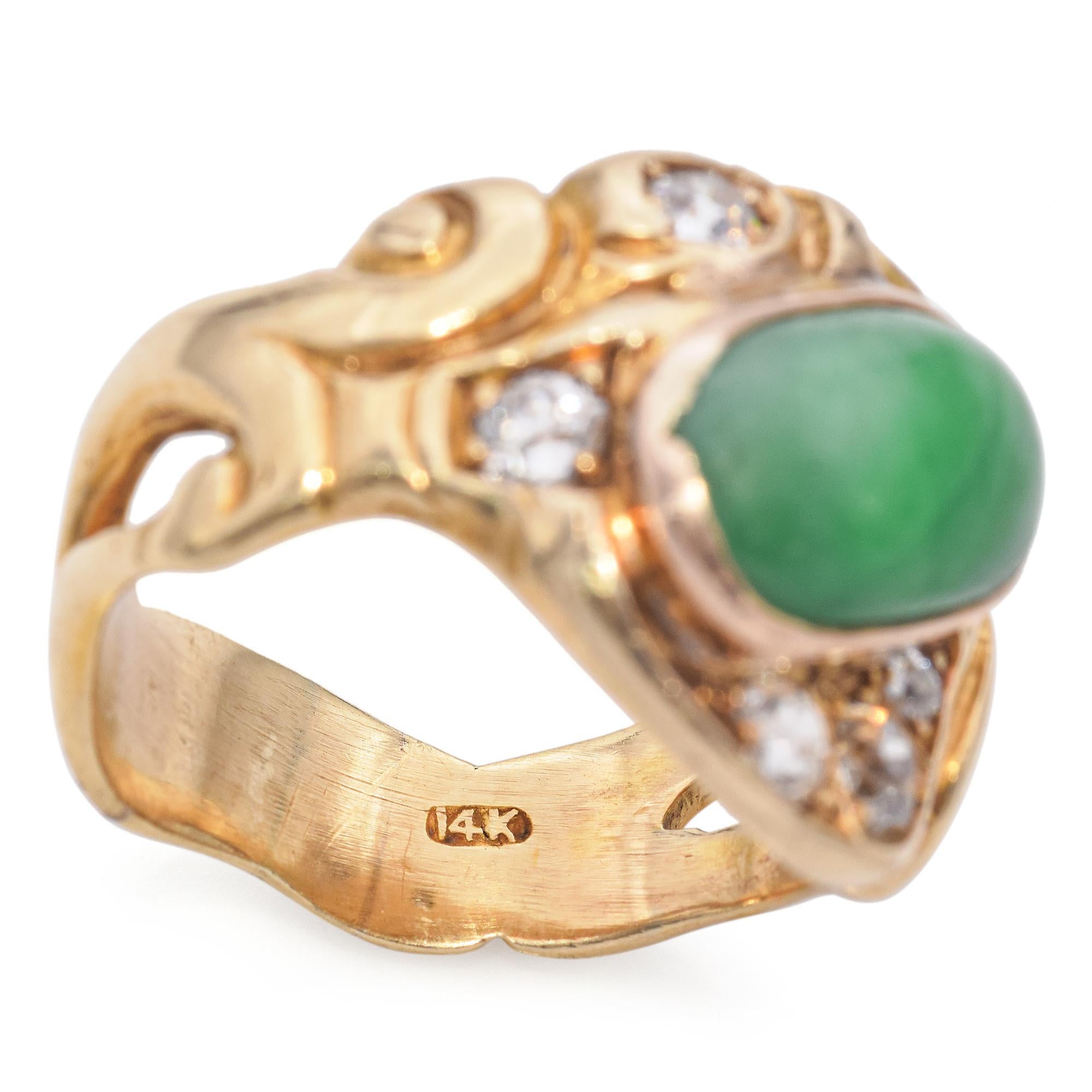 Antiker Ring aus Gelbgold mit Jade und Diamanten im Minenschliff Damen im Angebot