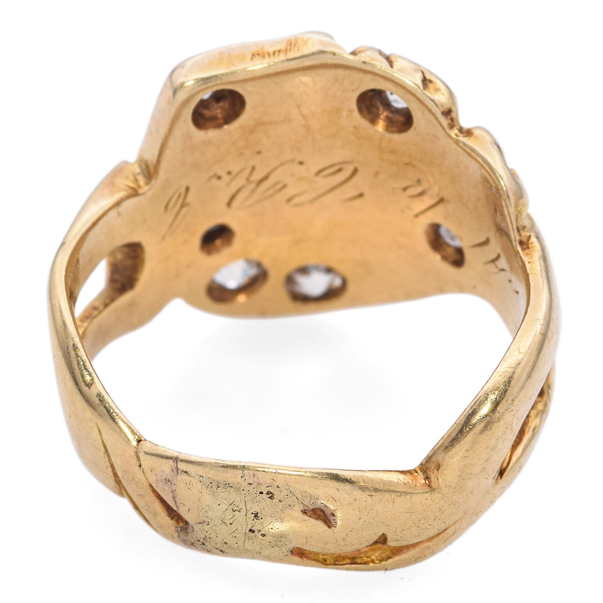 Antiker Ring aus Gelbgold mit Jade und Diamanten im Minenschliff im Angebot 1