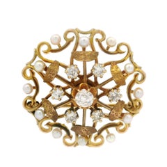 Oro Amarillo Antiguo Diamante Antiguo y Perla Trabajo Texturizado Broche Redondo Colgante