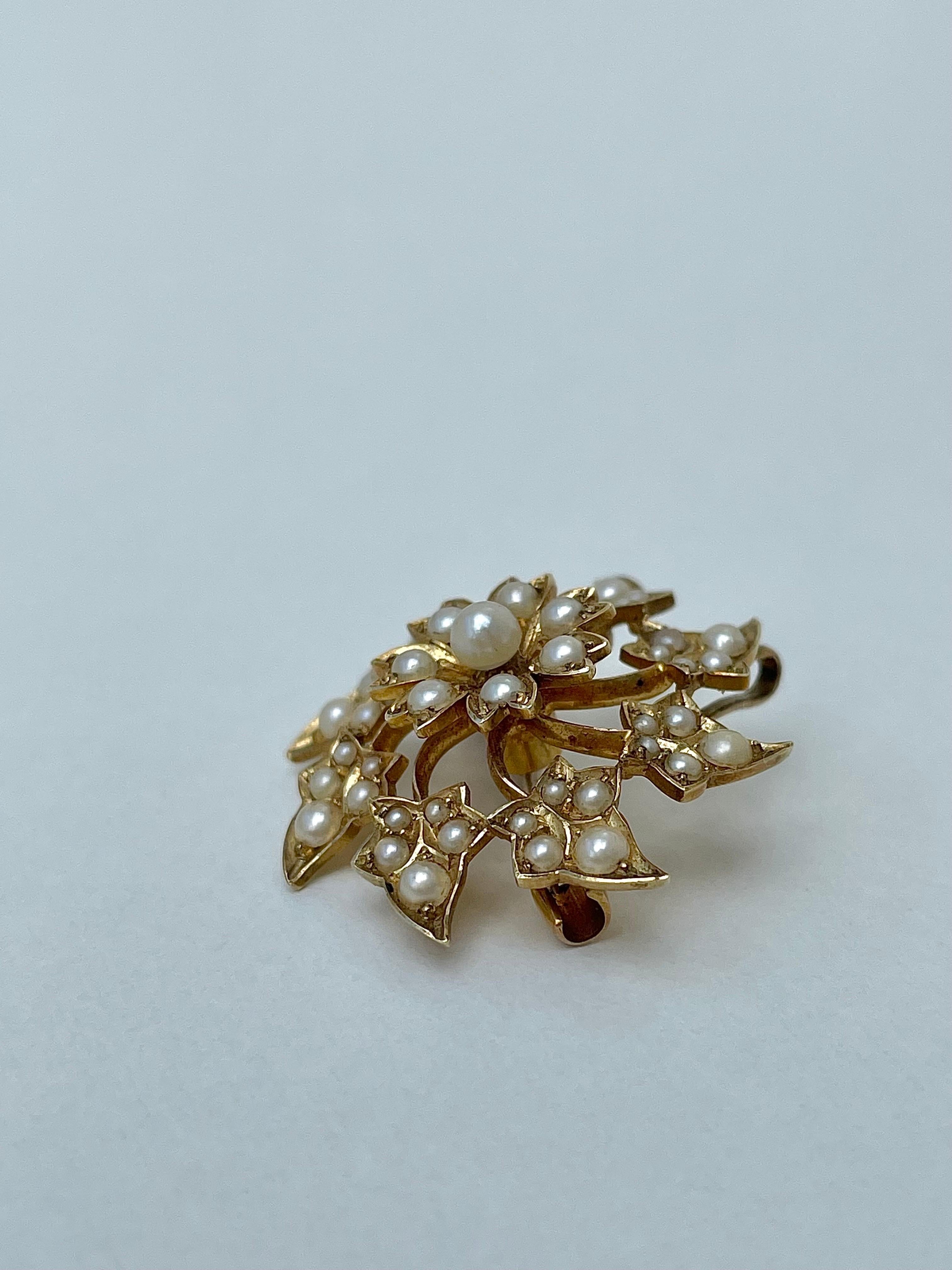 Antique Yellow Gold Pearl Floral Starburst Pendant/ Brooch 

the most exquisite floral brooch, i’m obsessed! 

The item comes without the box in the photos but will be presented in a gift box

Measurements: weight 4.85g, length 25.7mm x