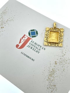 Antique Yellow Gold Pendant representing Raphael's Madonna of the Goldfinch