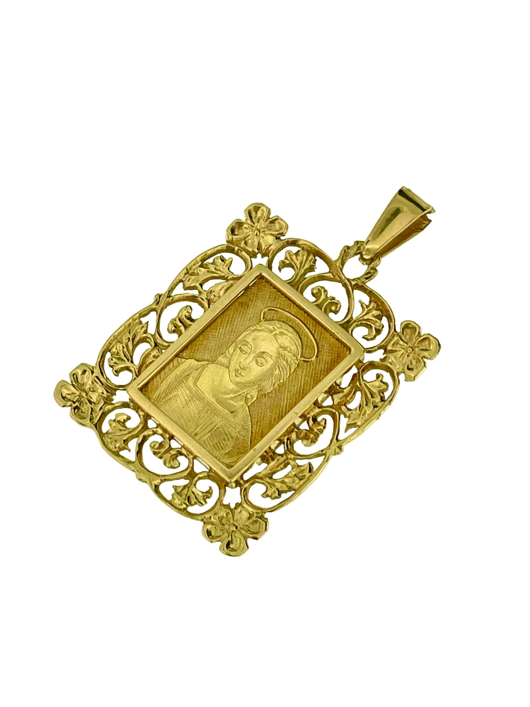 Antique Yellow Gold Pendant representing Raphael's Madonna of the Goldfinch For Sale 1