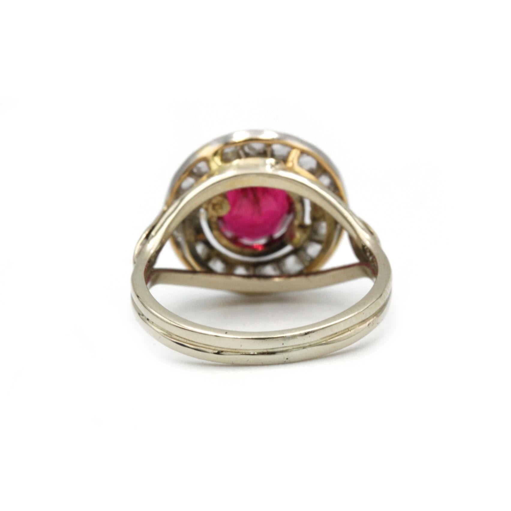 Bague ancienne en or jaune avec grenat et diamants taillés en rose, française, C.C. Bon état - En vente à MONTMORENCY, FR