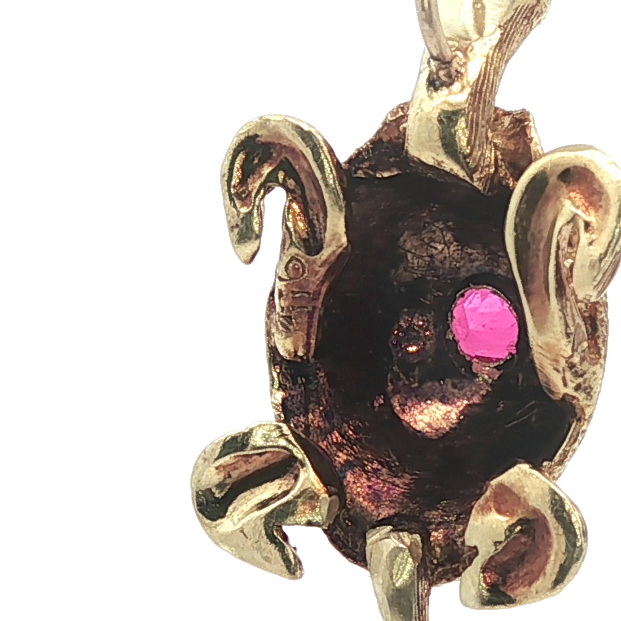 Antique Yellow Gold Sapphire & Pink Stone Textured Turtle Charm Pendant Damen im Angebot