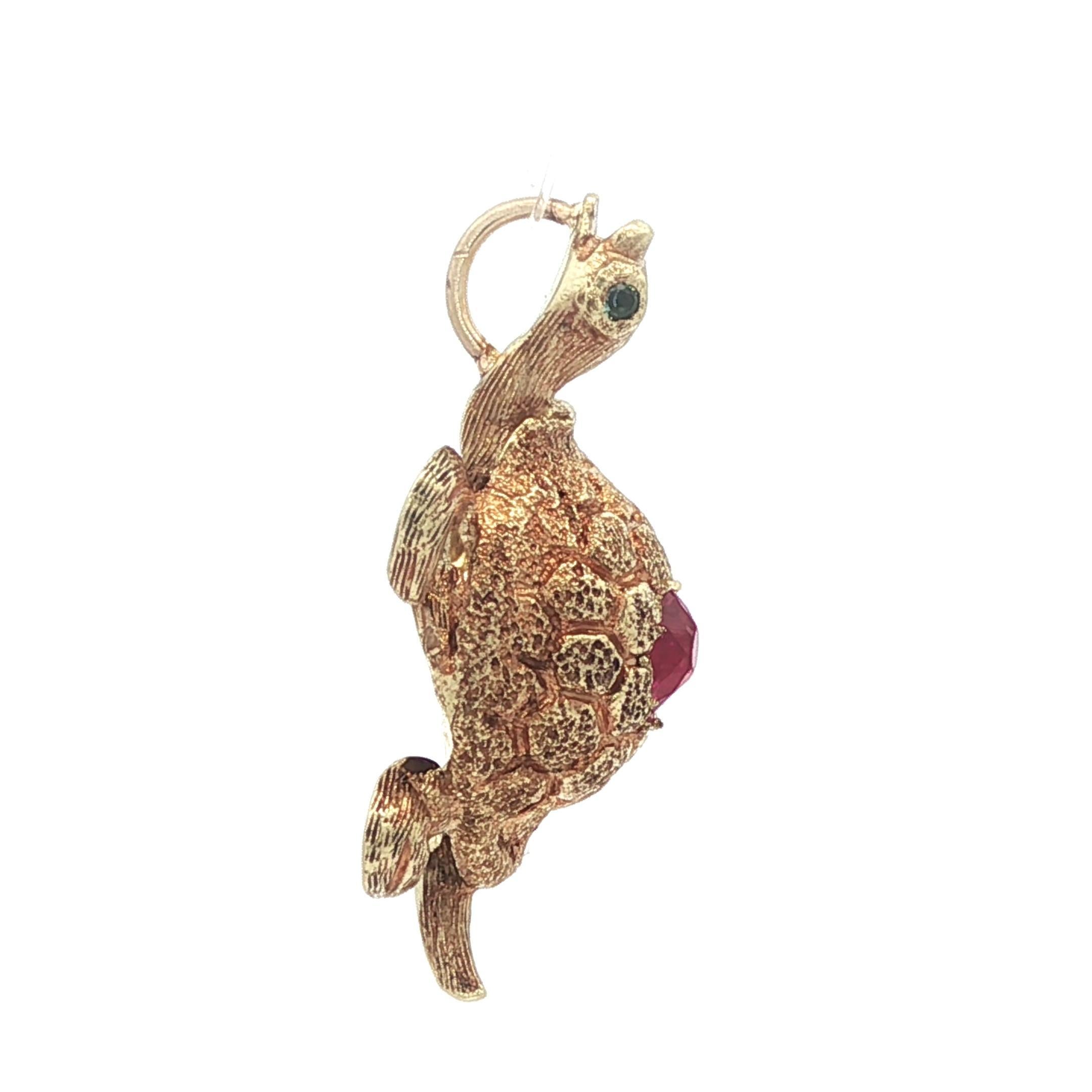 Antique Yellow Gold Sapphire & Pink Stone Textured Turtle Charm Pendant im Angebot 3