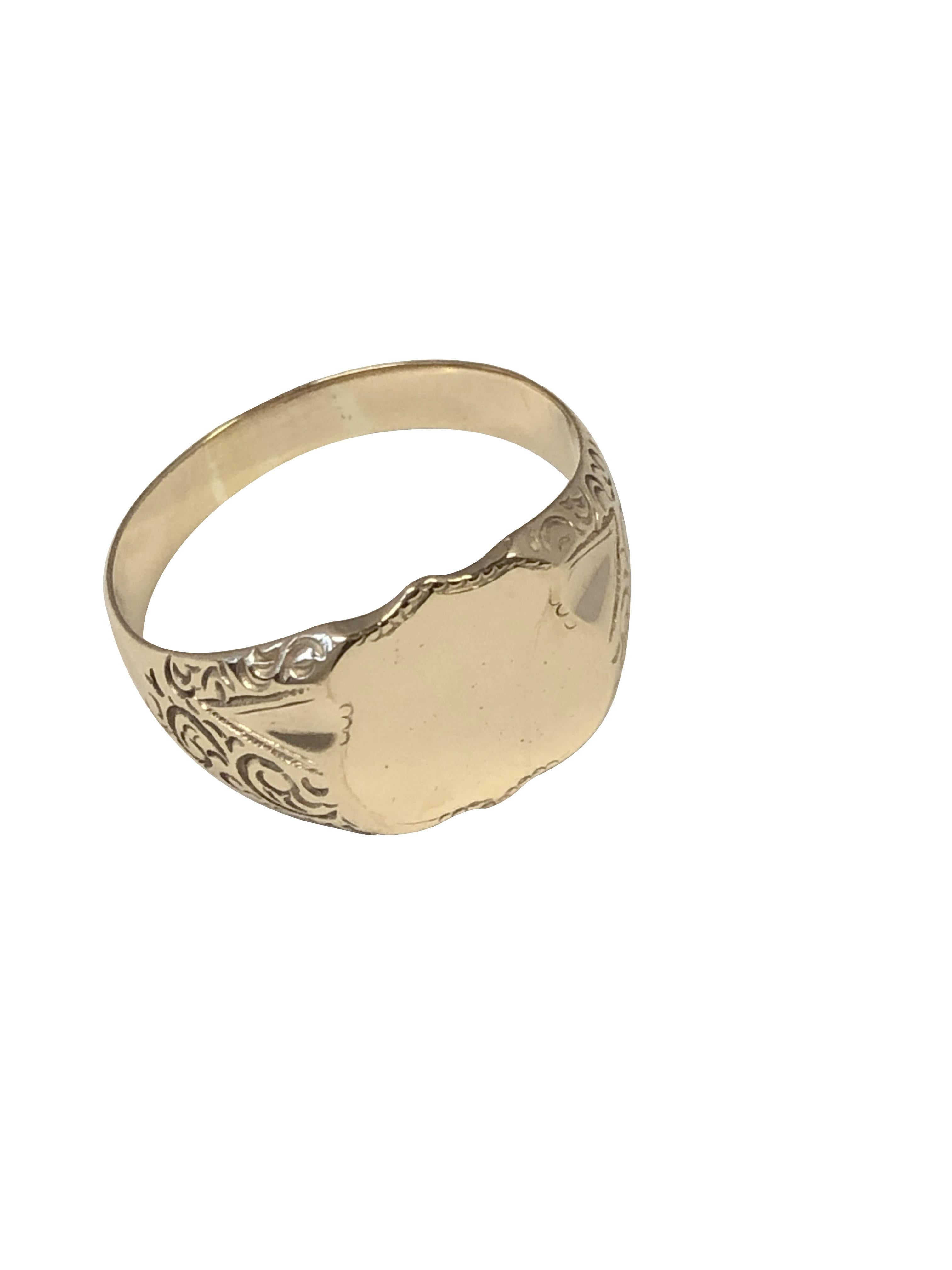 Women's or Men's Antique Yellow Gold Signet ring with Shield Top For Sale