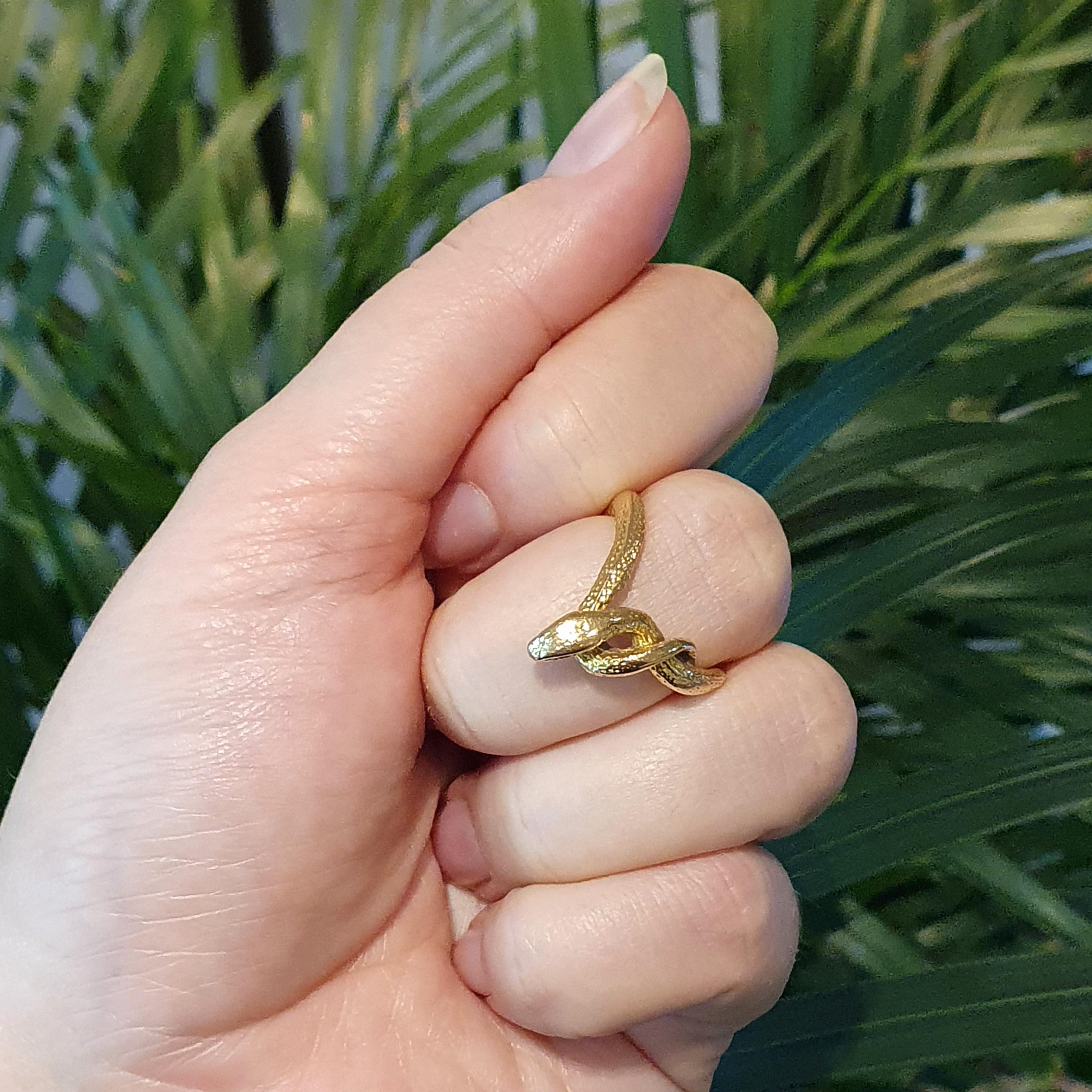 Round Cut Antique Yellow Gold Snake Ring For Sale